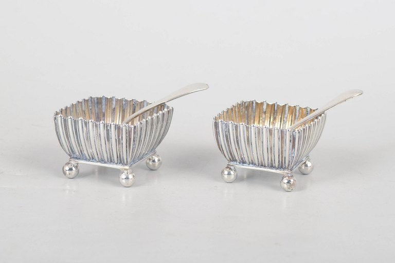 Pair of English sterling silver salt cellars with matching spoons. Early 20th century.: Title:Pair of English sterling silver salt cellars with matching spoons. Early 20th century. Description:Pair of English sterling silver salt cellars with matching spoons. Elegant ribbed salt cellars
