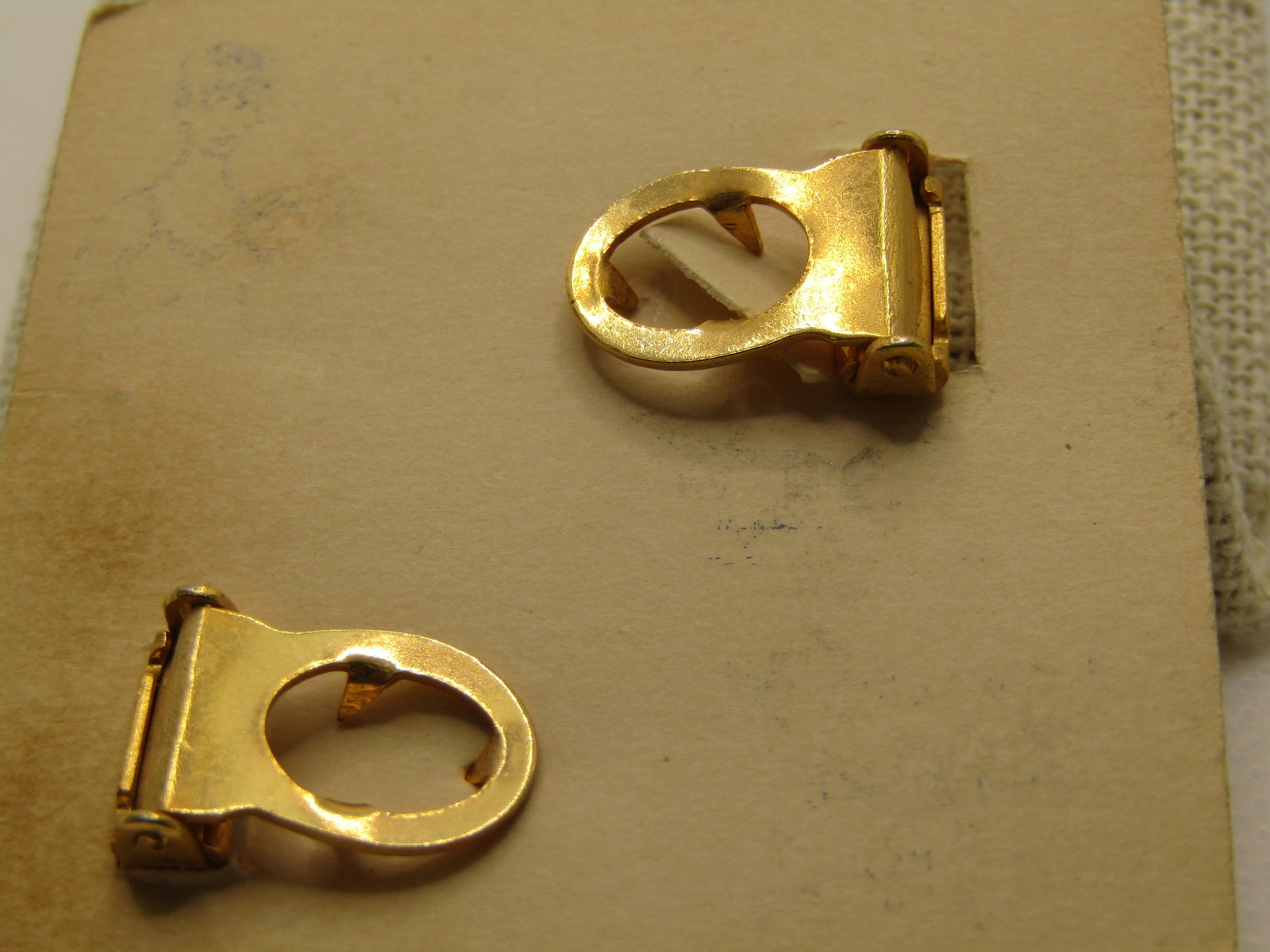 Vintage Lingerie Strap Clips, Two Circle Clips, Gold Plated, On Original Cards, Mid-Century - 4