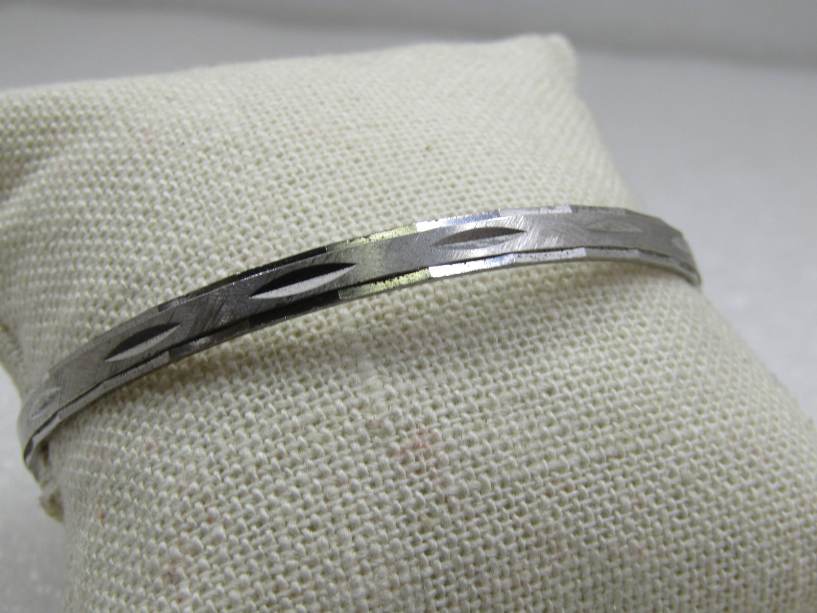 Vintage Sterling Diamond Cut Bangle Bracelet, 7.75", Signed Wells: Vintage Sterling Diamond Cut Bangle Bracelet, 7.75", Signed Wells, 4.5mm wide. Notched diamond cut design with smoth and satin finish. 10.40 gr. Marked sterling and tested. Very good condition.