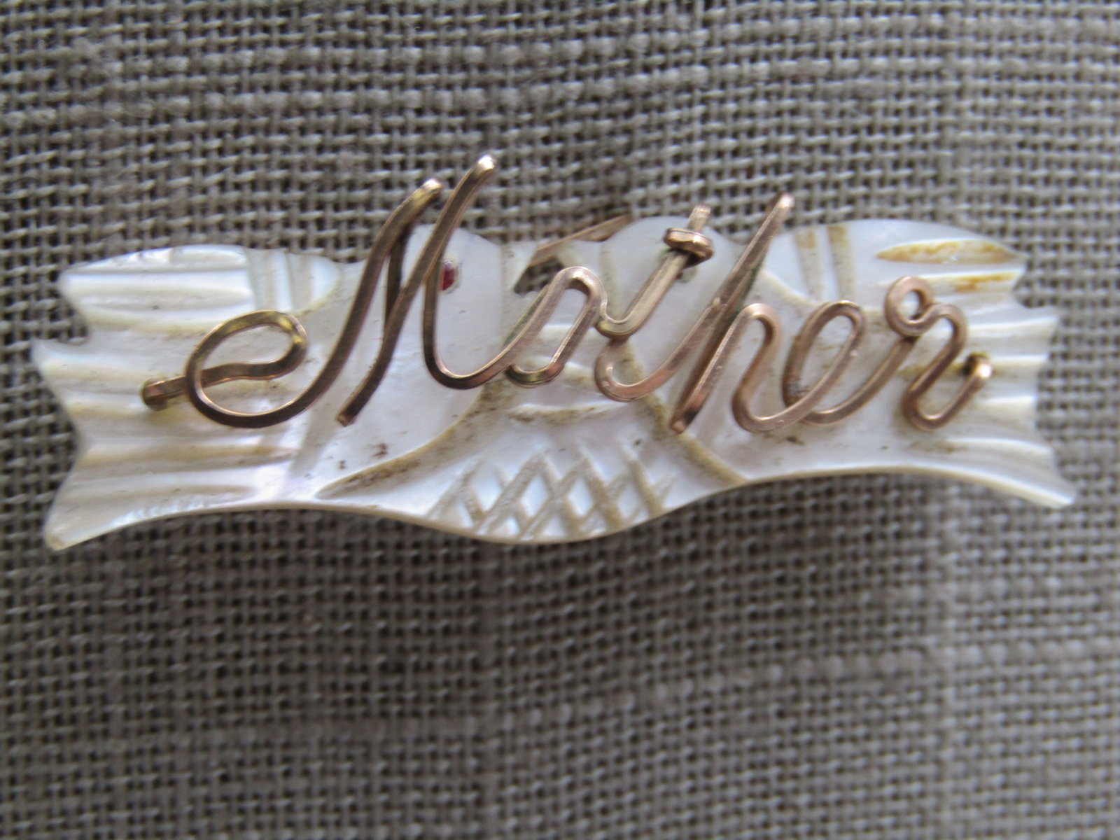 Vintage Mother-of-Pearl Doves Mother Brooch. Hand-Made - 2