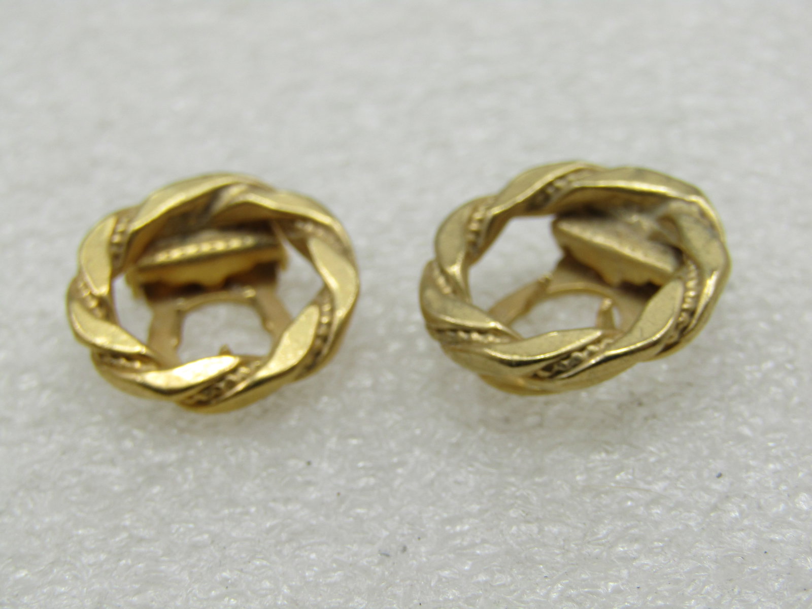 Vintage Pair of Lingerie Clips, Wreath Design, 1950's-1960's - 3