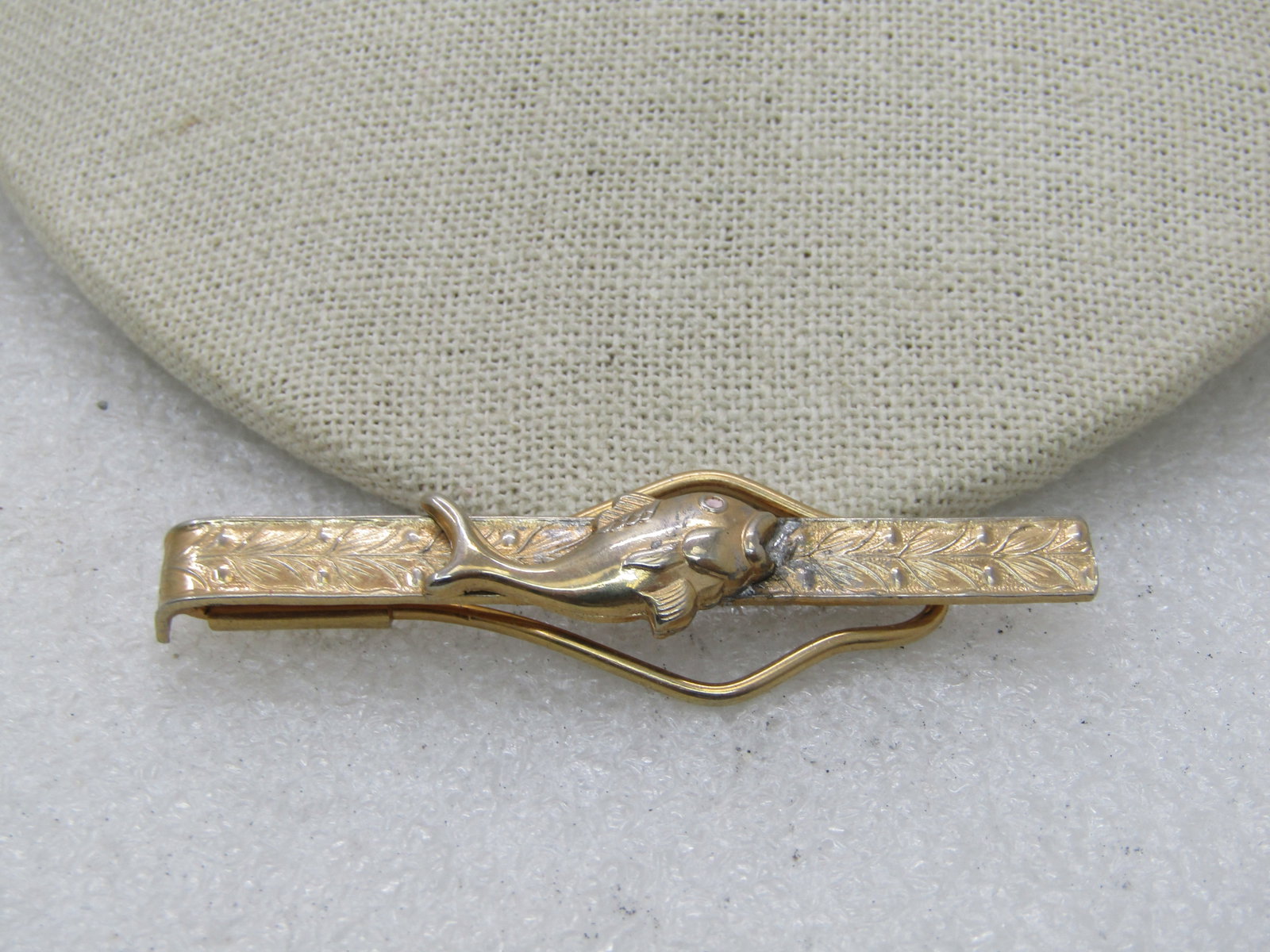 Vintage Gold Tone Fishing Tie Bar. 1940's-1950's, 2.5" - 3