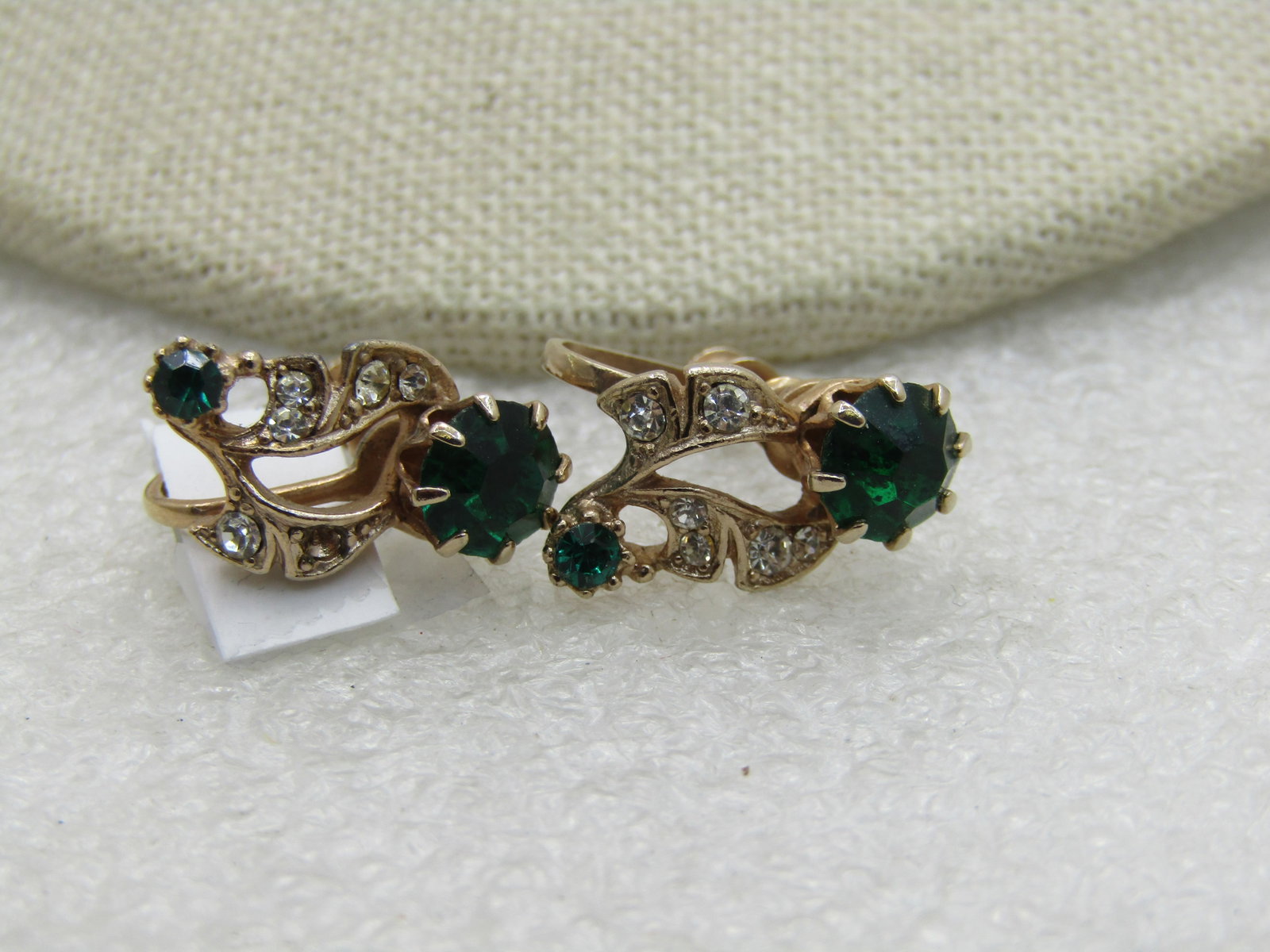 Vintage Green Rhinestone Earrings, Screw Back, , Mid-Century: Vintage Green Rhinestone Earrings, Screw Back, , Mid-Century Appx. 3/4" long with emerald green colored stones and clear stones. Gold Tone.1950's-1960's. Not signed by the maker. Good to very good