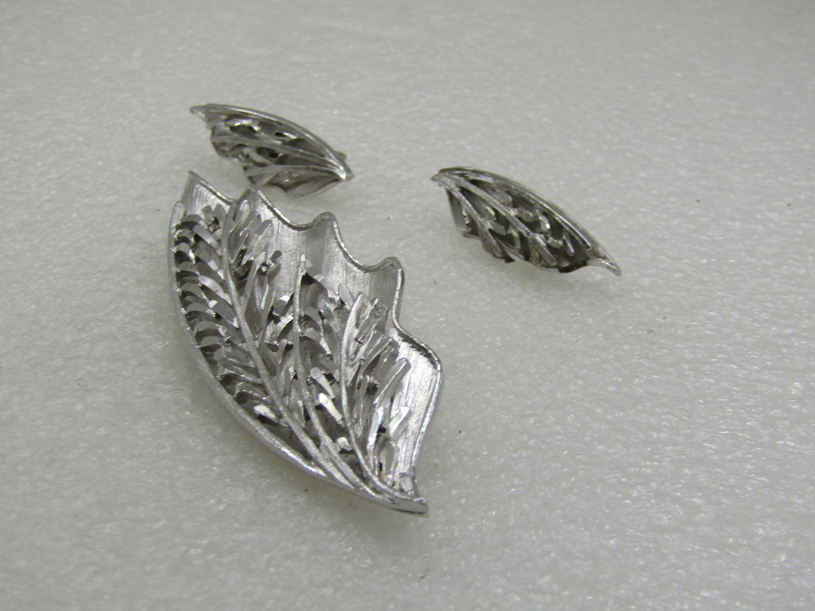 Vintage Coro Leaf Brooch and Clip Earrings Set, Tiered, 1960's - 3