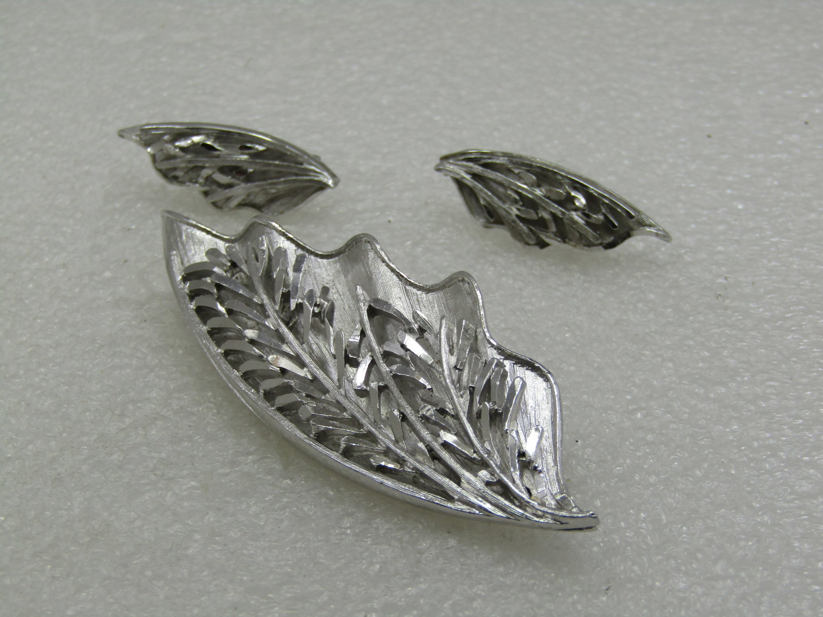 Vintage Coro Leaf Brooch and Clip Earrings Set, Tiered, 1960's - 4