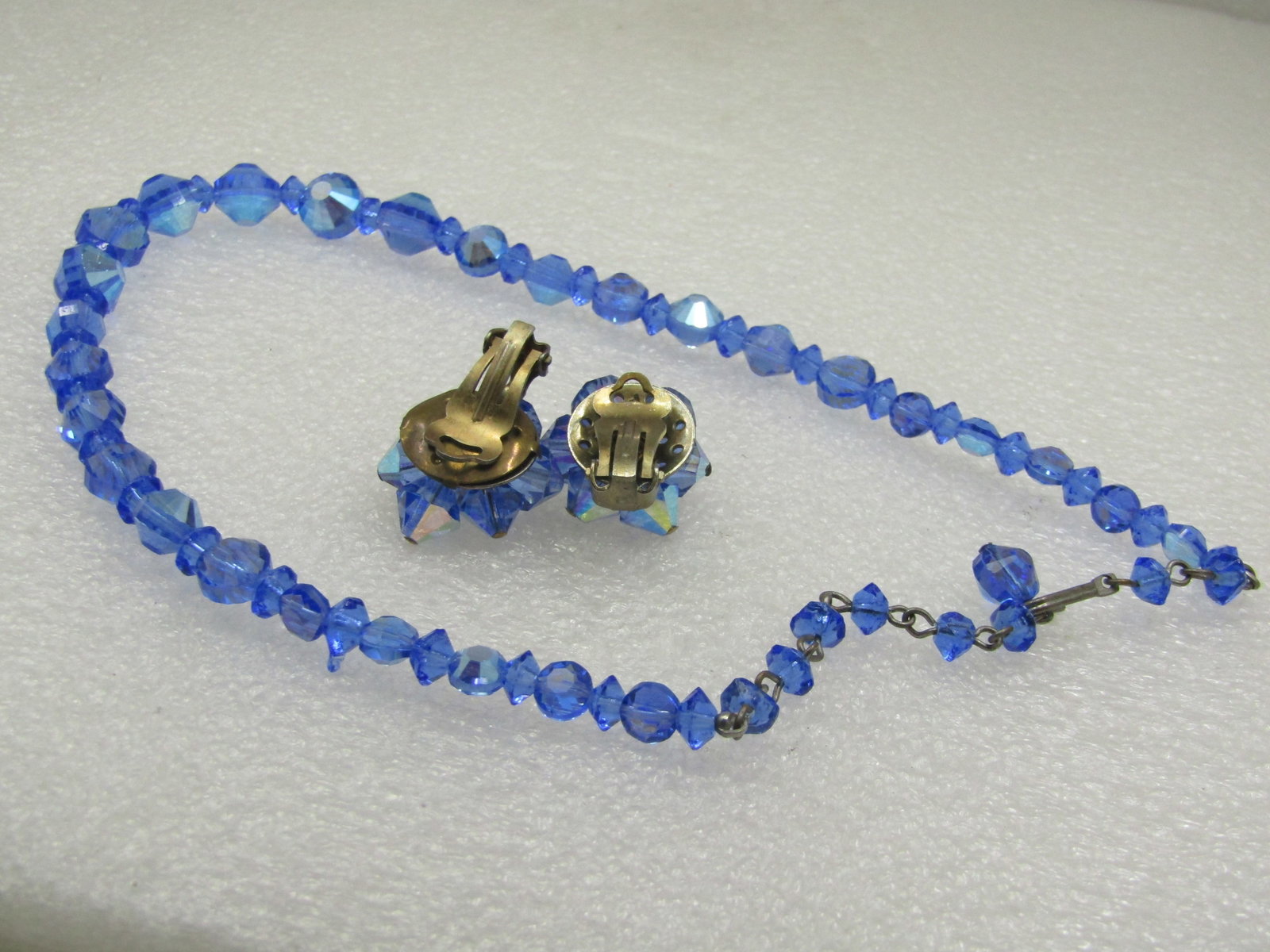 Vintage Blue Aurora Borealis Rhinestone Necklace and Clip Earrings - 5