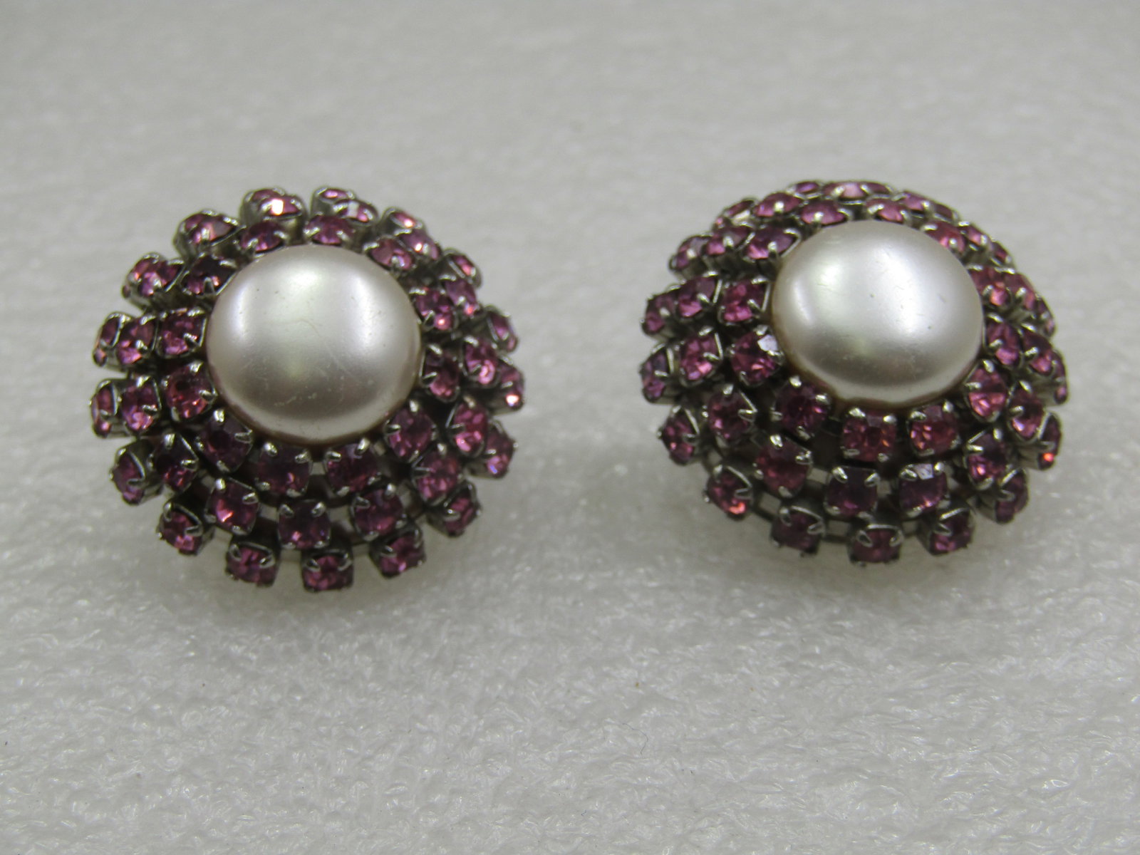 Vintage Faux Pearl Pink Rhinestone Clip earrings, Mid-Century - 2