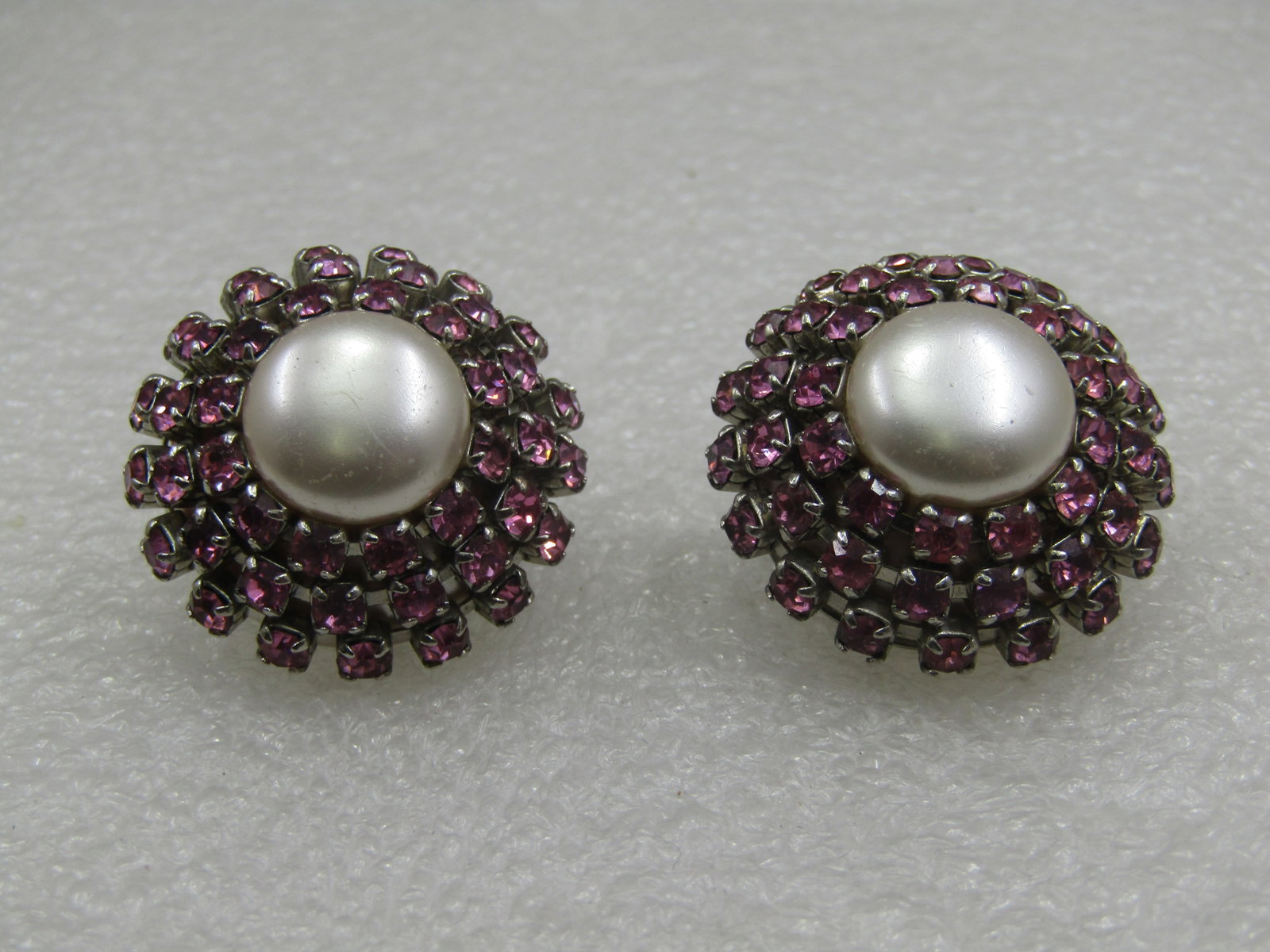 Vintage Faux Pearl Pink Rhinestone Clip earrings, Mid-Century - 4