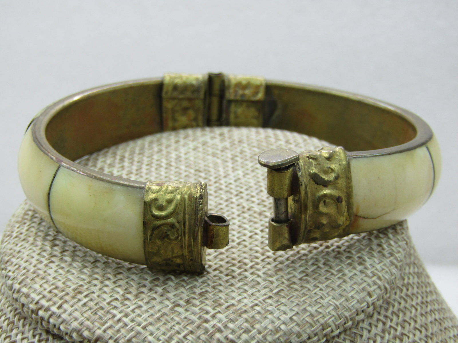 Vintage Brass and Shell Tribal Clamper Bracelet, Pin Clasp, 7.75", 1/2" wide - 3