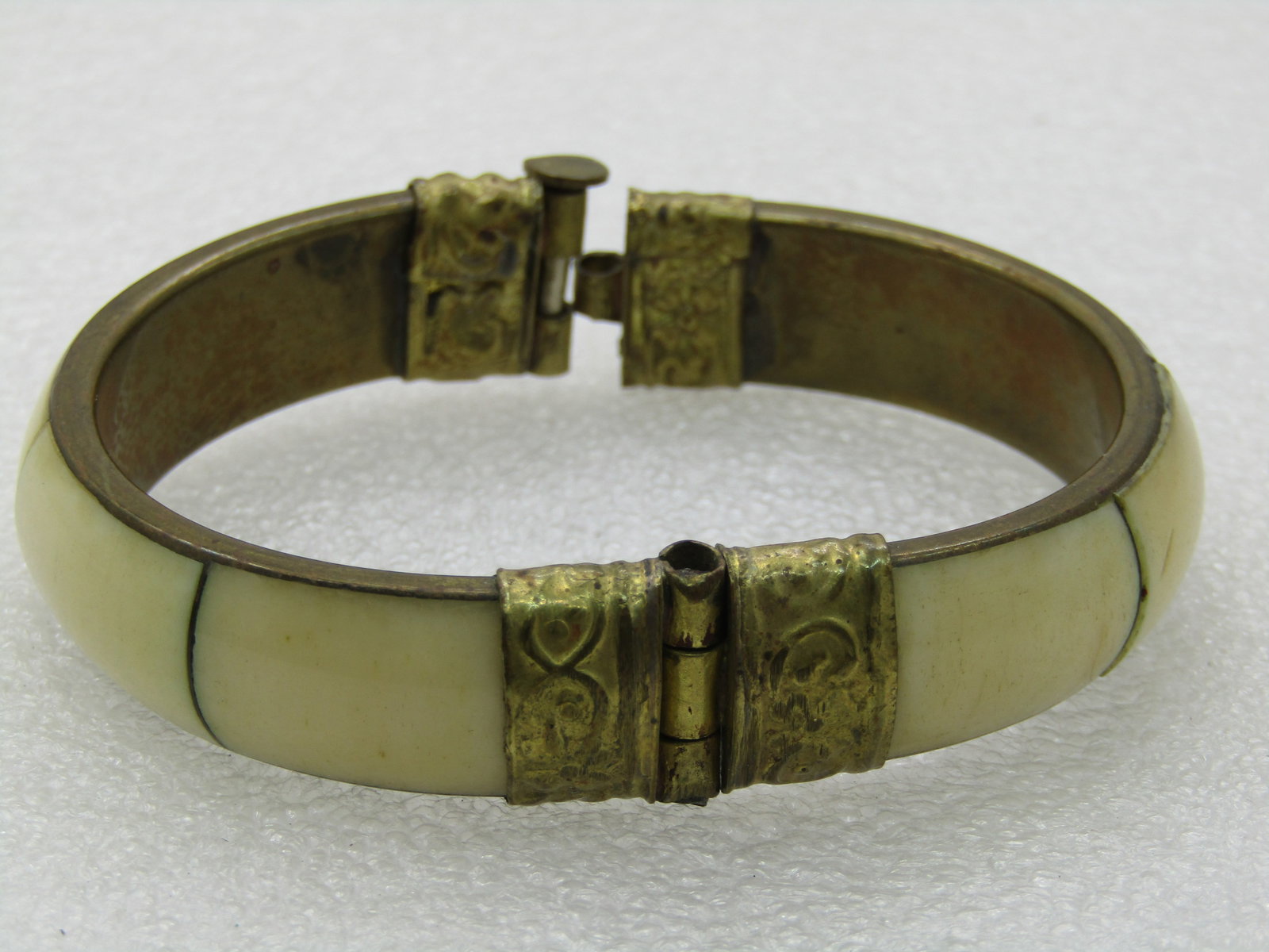 Vintage Brass and Shell Tribal Clamper Bracelet, Pin Clasp, 7.75", 1/2" wide - 4