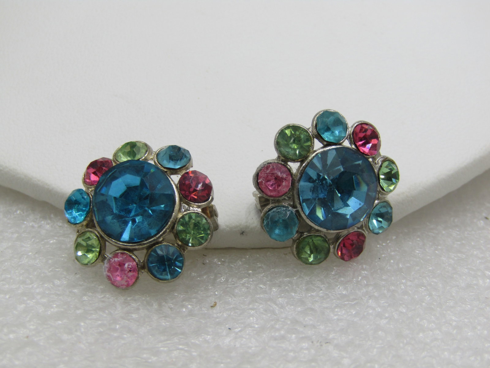 Vintage Pair of Pastel Rhinestone Scatter Brooches, Mid-Century. (1 of 5)