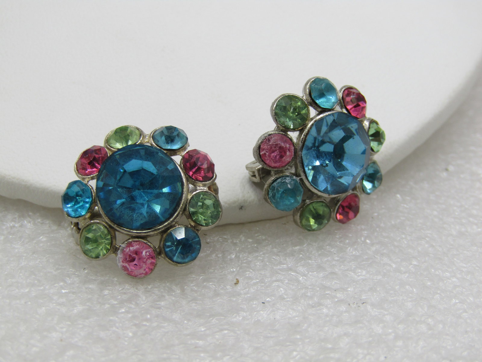 Vintage Pair of Pastel Rhinestone Scatter Brooches, Mid-Century. - 2