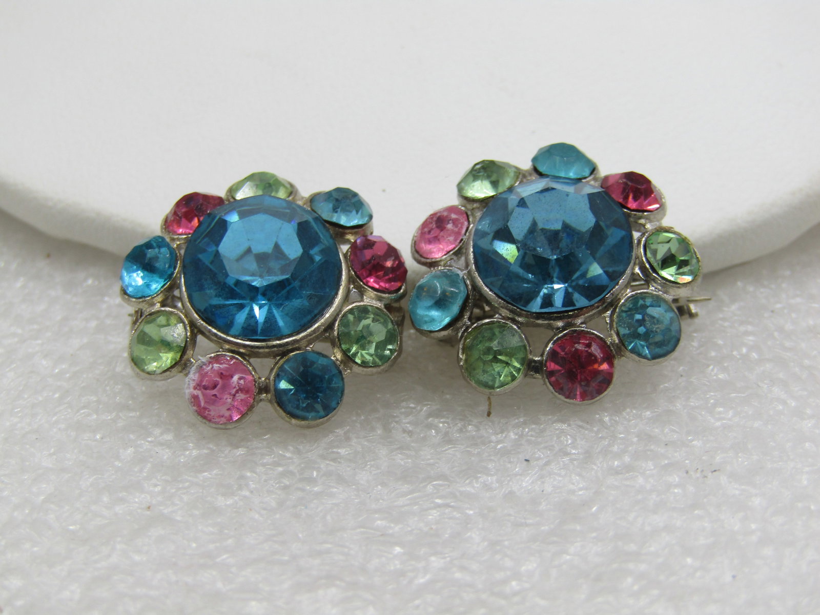 Vintage Pair of Pastel Rhinestone Scatter Brooches, Mid-Century. - 3