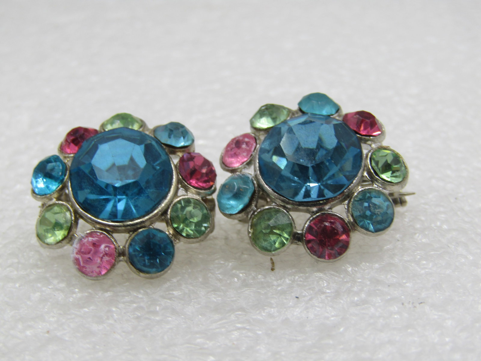 Vintage Pair of Pastel Rhinestone Scatter Brooches, Mid-Century. - 4
