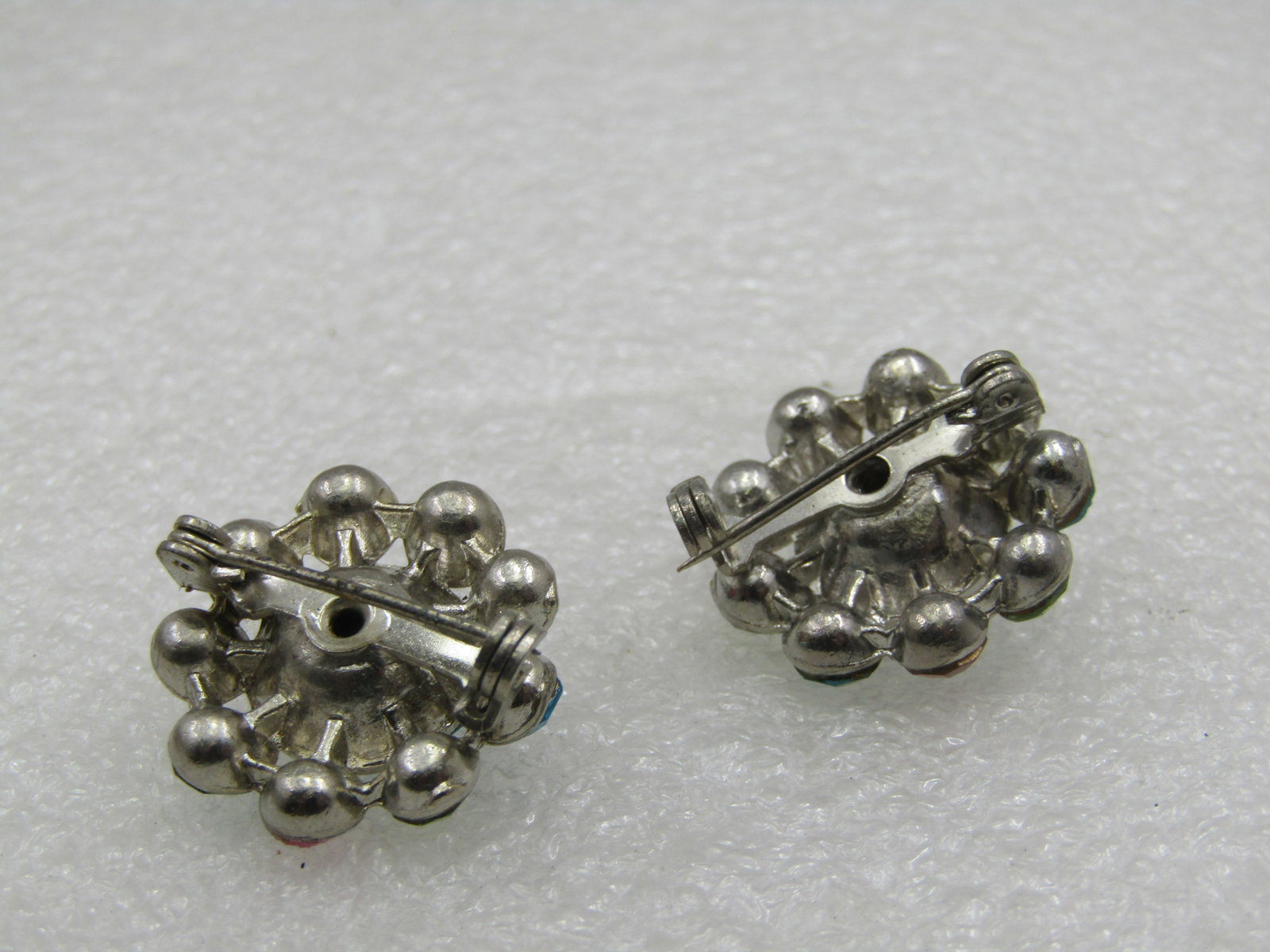 Vintage Pair of Pastel Rhinestone Scatter Brooches, Mid-Century. - 5