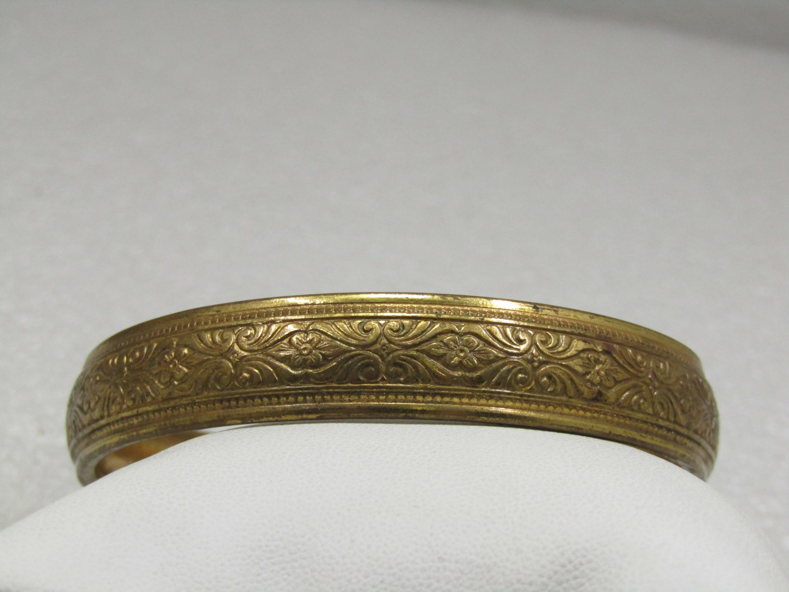 Vintage 8"Floral Bangle Bracelet, Gold Tone, Mid-Century: Vintage 8" Floral Bangle Bracelet, Gold Tone, Mid-Century12mm wide with a domed center with a scrolled and floral design. 8" and opening of appx. 2.75". Gold tone with some light wear. Age is appx.