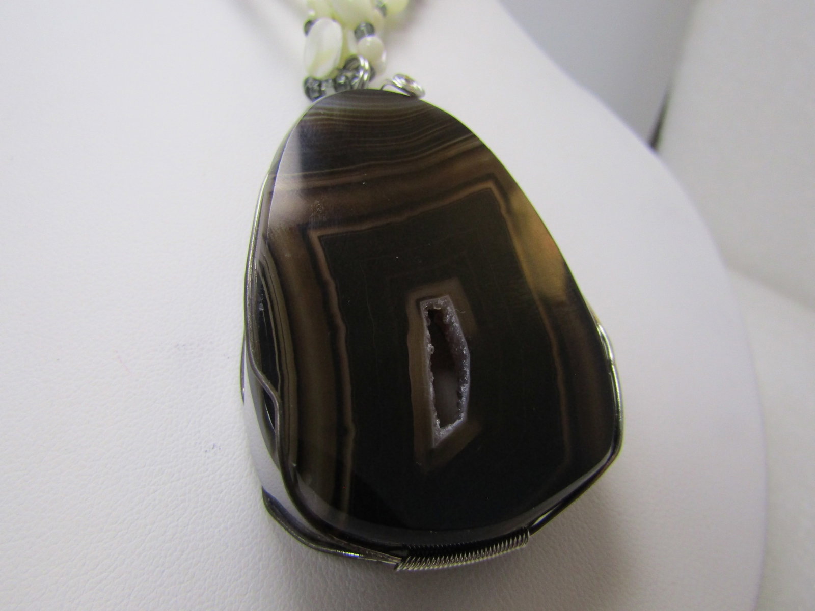 Brown Agate and Druzy Quartz MOP Necklace, Multi-Strand 28". 1980's-1990's - 6
