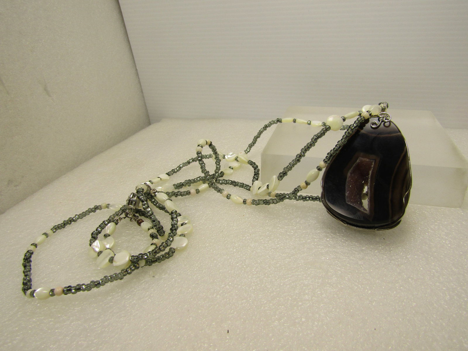 Brown Agate and Druzy Quartz MOP Necklace, Multi-Strand 28". 1980's-1990's - 7