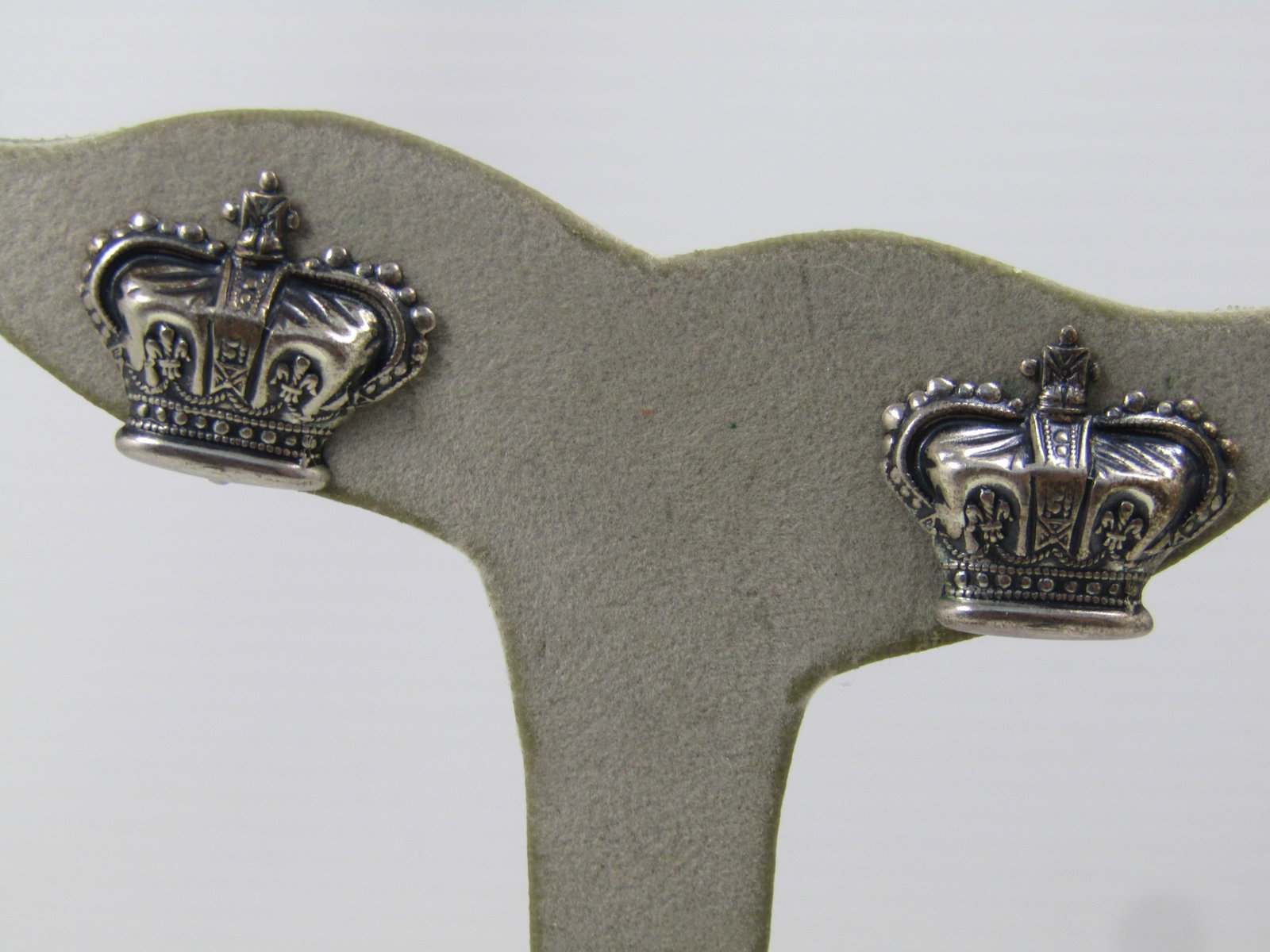 Vintage Sterling Crown Screwback Earrings, 1940's-1950's: Vintage Sterling Crown Screwback Earrings, 1940's-1950's. Sterling crowns with very nice detail with raised and lower areas as well as fleur-de-lis and other designs. They are marked sterling and test