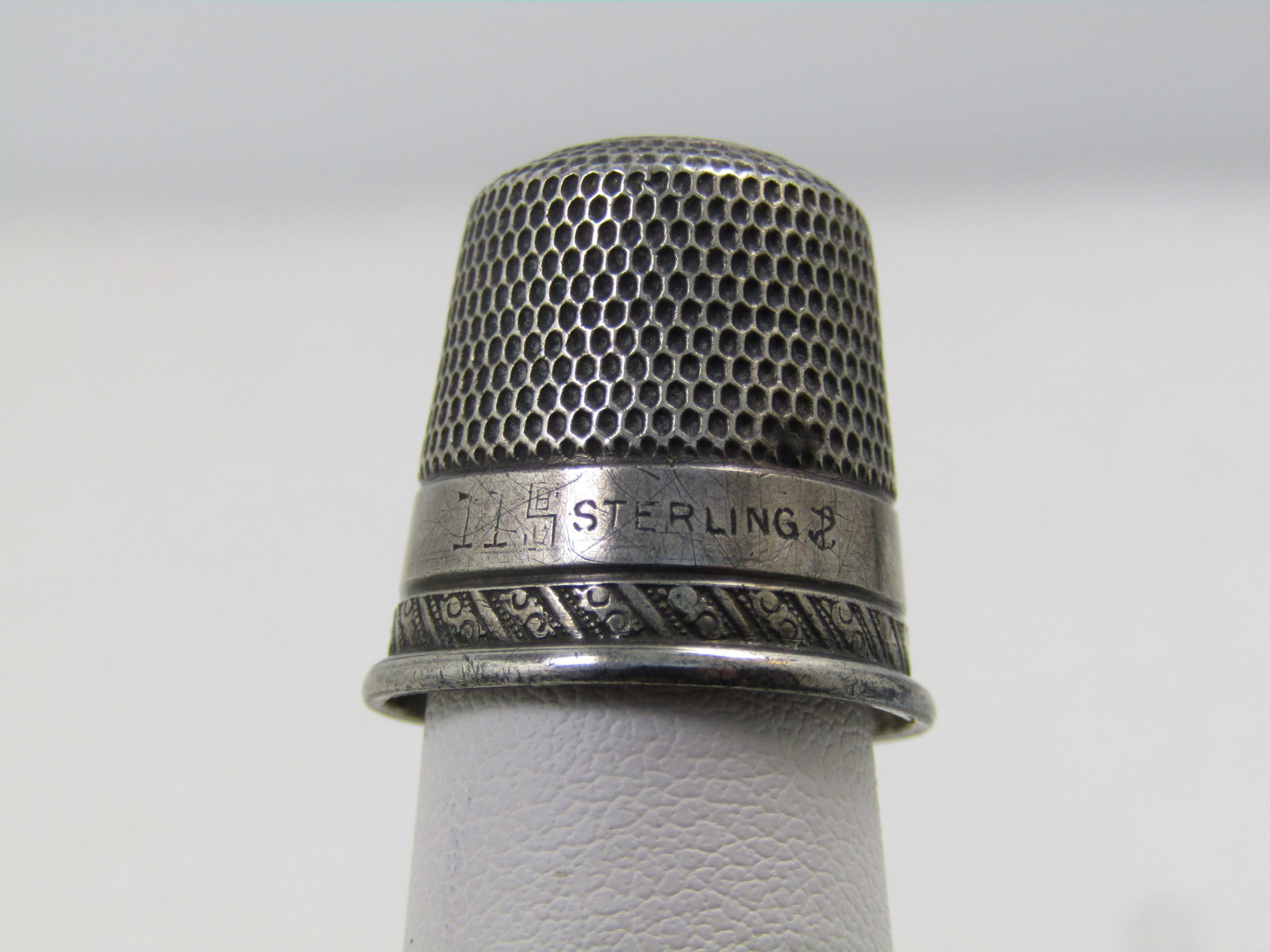 Vintage Sterling Thimble, Sz. 11, signed Anchor, 1920's-1940's: Vintage Sterling Thimble, Sz. 11, signed Anchor, 1920's-1940's. This has a rolled bottom band for shape with a decorative thin band above that and then a smooth band where it is marked 11 as well as