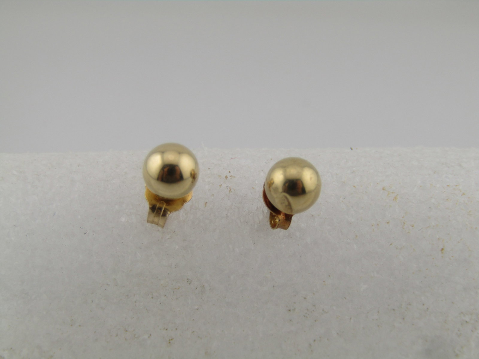 Vintage 14kt 4.5mm Ball Stud Earrings, Pierced, 1960's.-1970's: Vintage 14kt 4.5mm Ball Stud Earrings, Pierced, 1960's.-1970's. These are 14kt yellow gold - marked and tested with an appx. weight of .32 grams. The one has a ding in the bead at one spot -