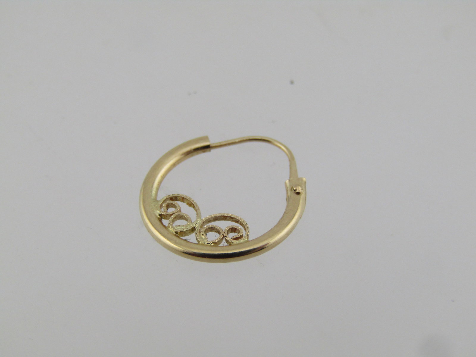 Vintage 14kt Scrolled Hoop Single Earring, 1960's-1970's: Vintage 14kt Scrolled Hoop Single Earring, 1960's-1970's. This is 1/2" tall with curve in the post and 1/2" wide with two filigree scrolls that look like upsidedown hearts. This is 14kt yellow gold an