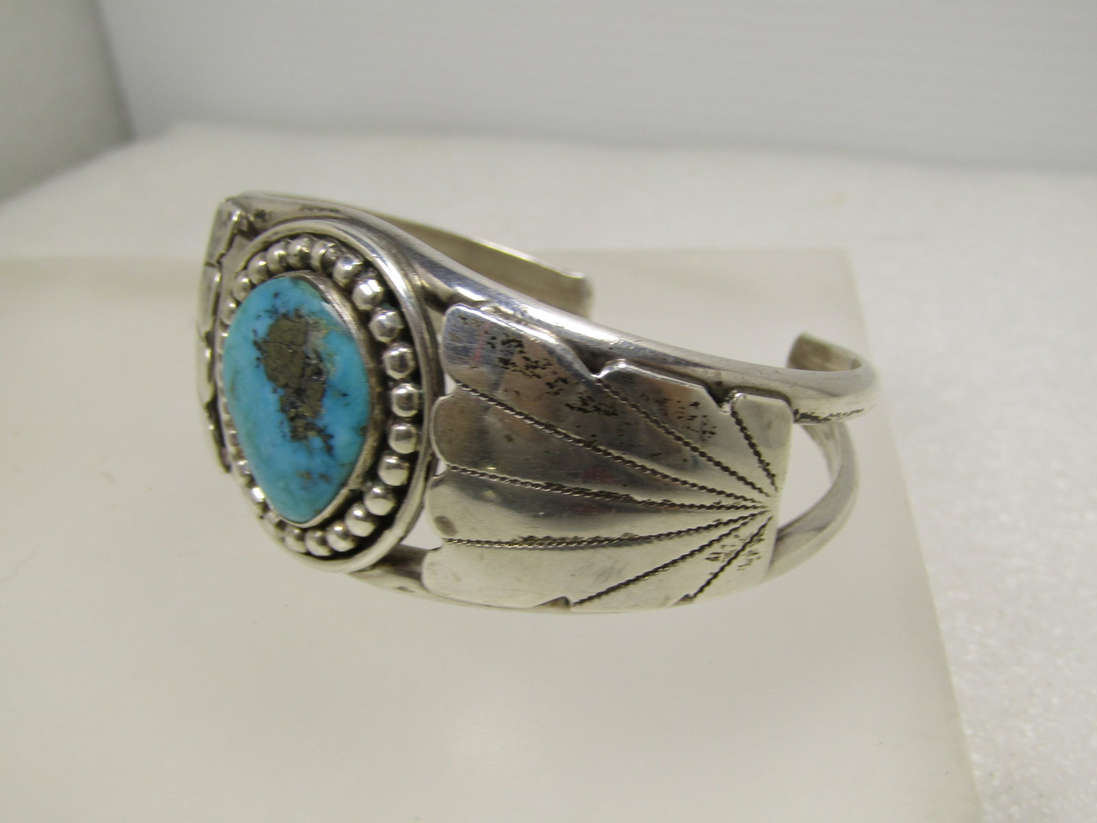 Vintage Sterling Southwestern/NavaJo Cuff Bracelet, Sz. 6, 1960's-1980's - 3