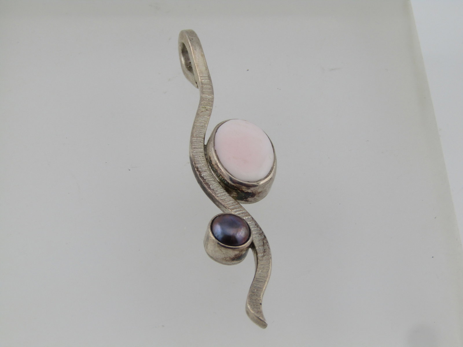 Vintage .950 Silver Tahitian Pearl and Pink Stone Pendant 1980's-1990's, Signed: Vintage .950 Silver Tahitian Pearl and Pink Stone Pendant 1980's-1990's, Signed A 2. This is a textured curved .950 silver pendant with the bail built in to the pendant design - almost snake like. It