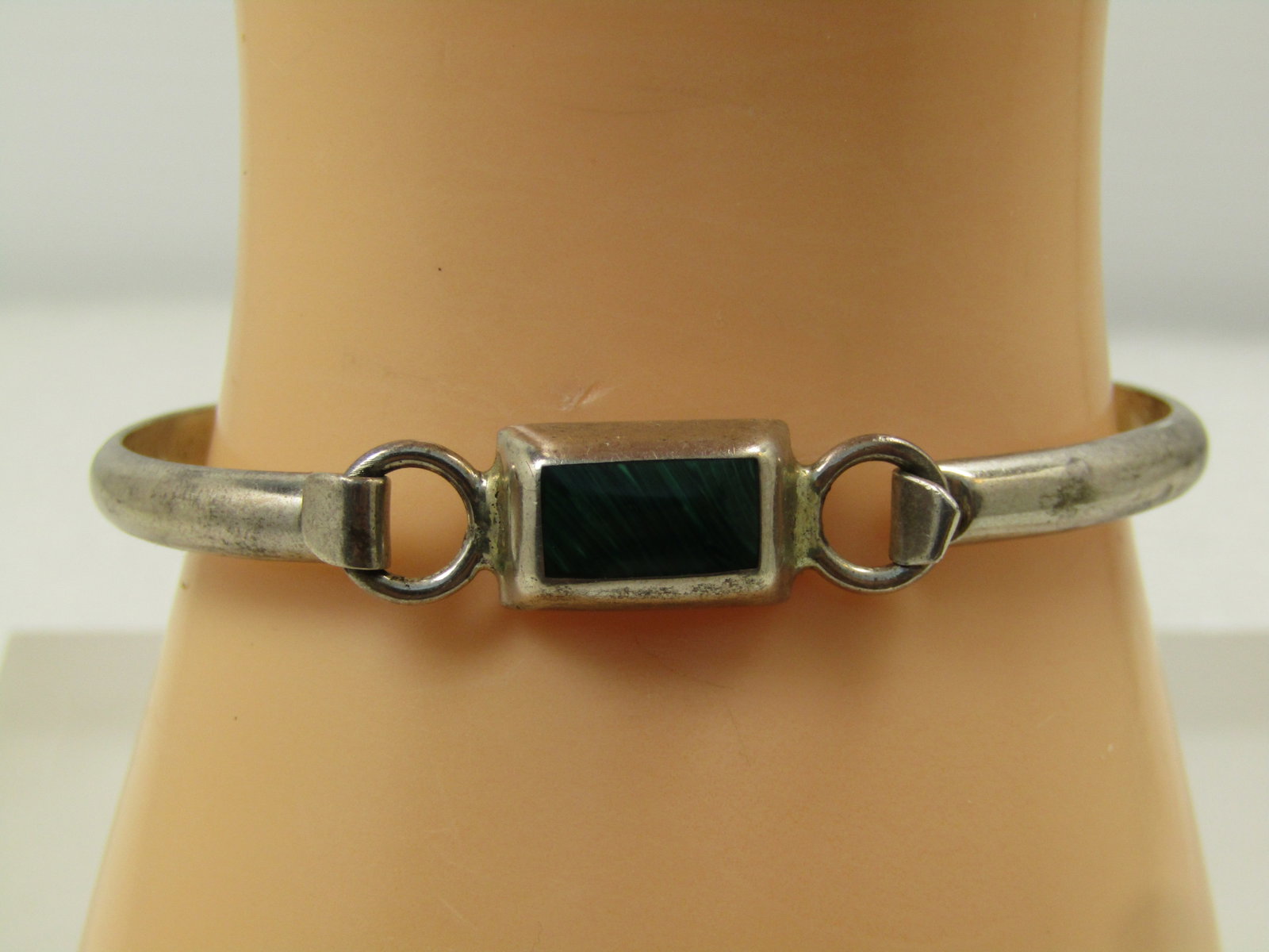 Vintage Sterling Malachite Bangle Bracelet, 6.75", Top Clasp, 1960's-1970's, Mexico, Signed: Vintage Sterling Malachite Bangle Bracelet, 6.75", Top Clasp, 1960's-1970's, Mexico, Signed. This has an opening of appx. 2.5" wide and 1.75" front-to-back. On the top is a a tapered rectangular malac