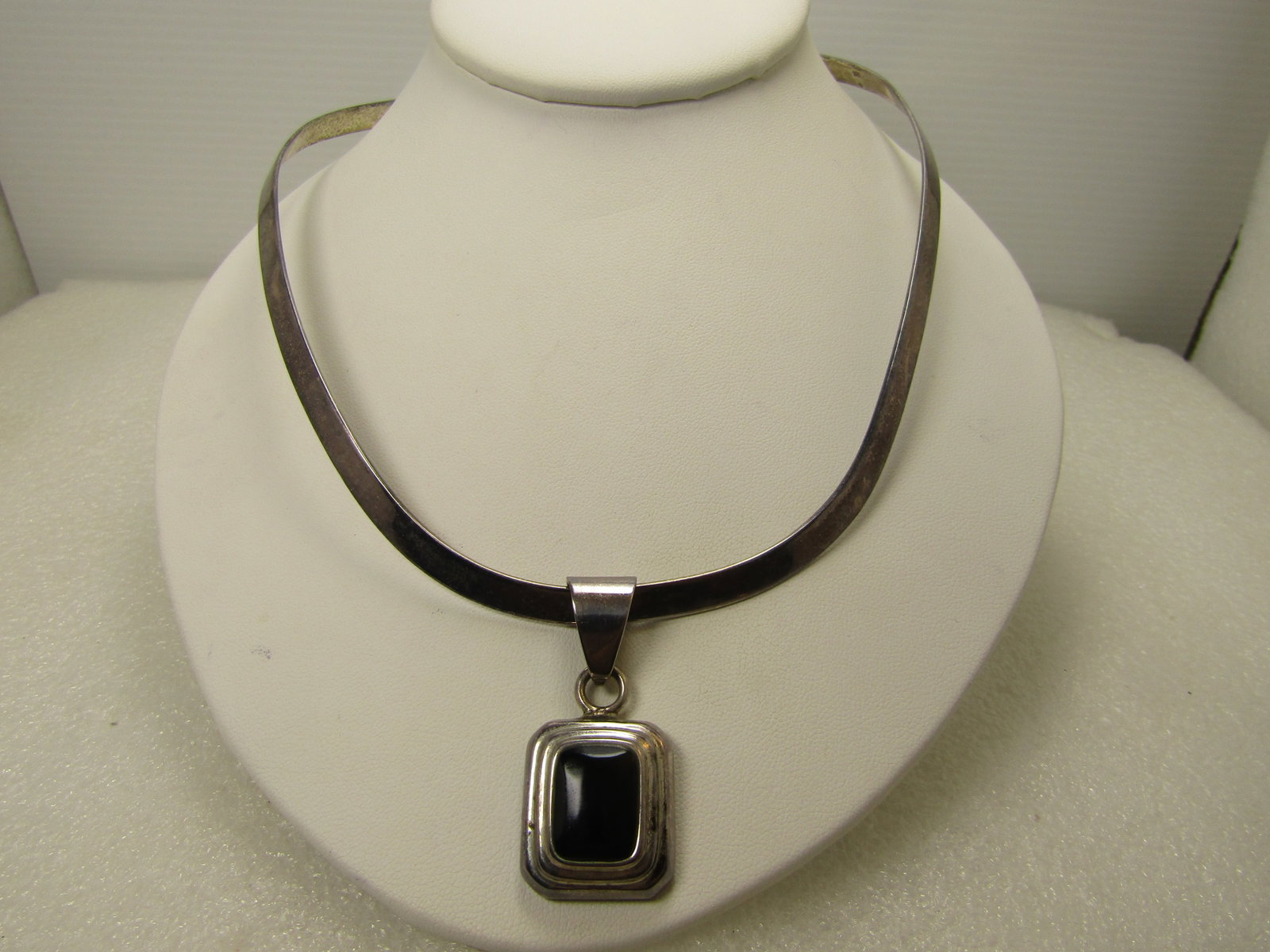 Vintage Sterling Silpada Onyx Slide Choker Necklace, Hook Clasp, Original Box, 1990's - After.: Vintage Sterling Silpada Onyx Slide Choker Necklace, Hook Clasp, Original Box, 1990's - After. It comes in the original box. The pendant has a wide bail slide pendant with a bezel-set onyx in a tiered