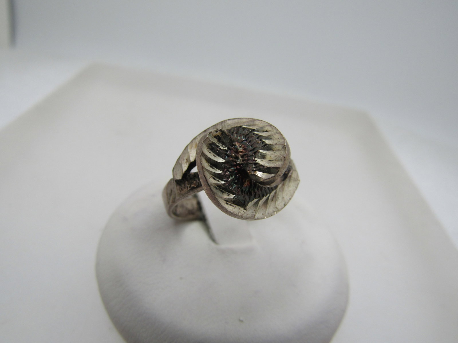 Vintage Sterling Inlocking Curved Ring, Sz. 7.5, Diamond Cut Accents, 1960's-1970's (1 of 8)