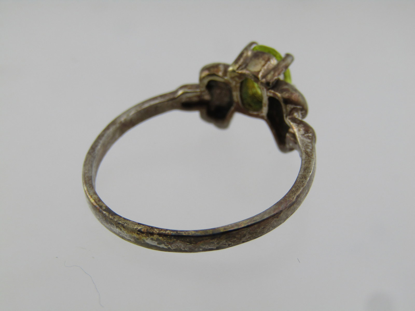 Silver Plated Green Stone Bow Ring, Sz. 6, 1980's - 6