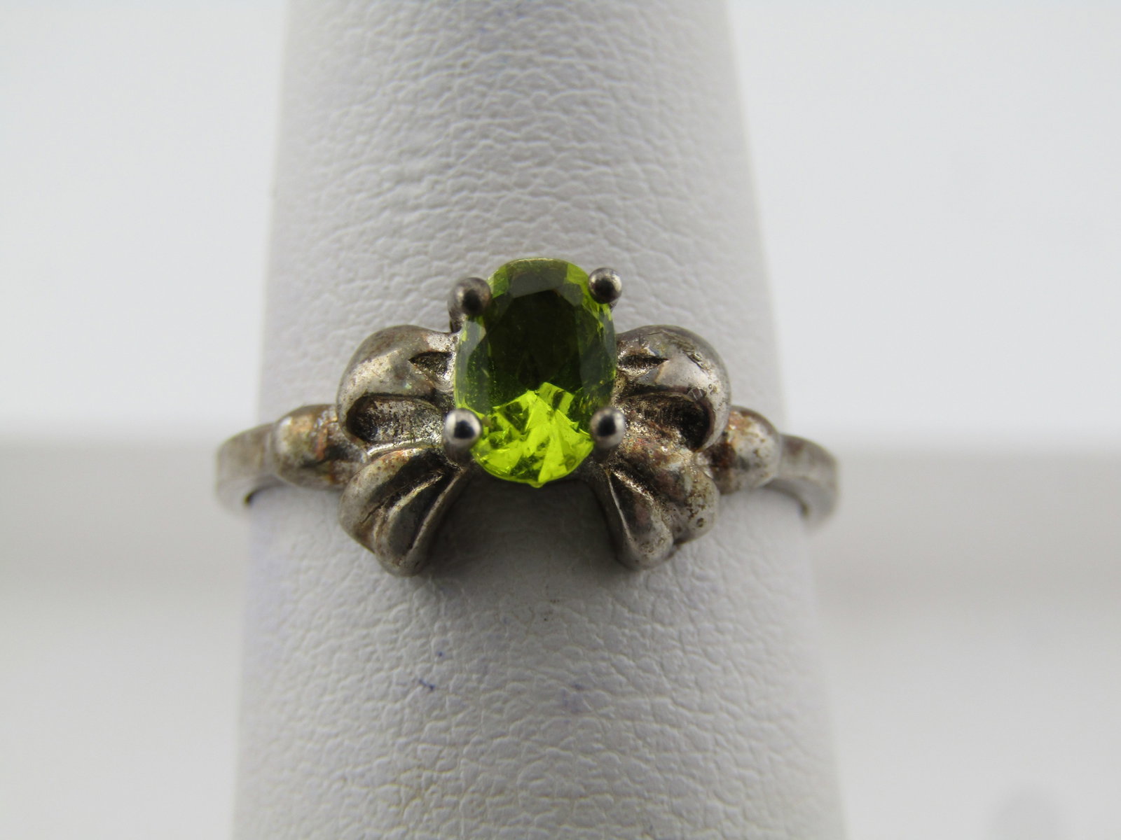 Silver Plated Green Stone Bow Ring, Sz. 6, 1980's - 7
