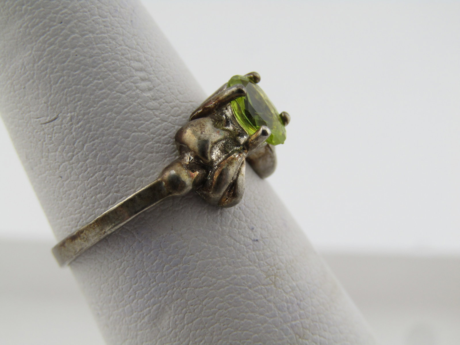 Silver Plated Green Stone Bow Ring, Sz. 6, 1980's - 8