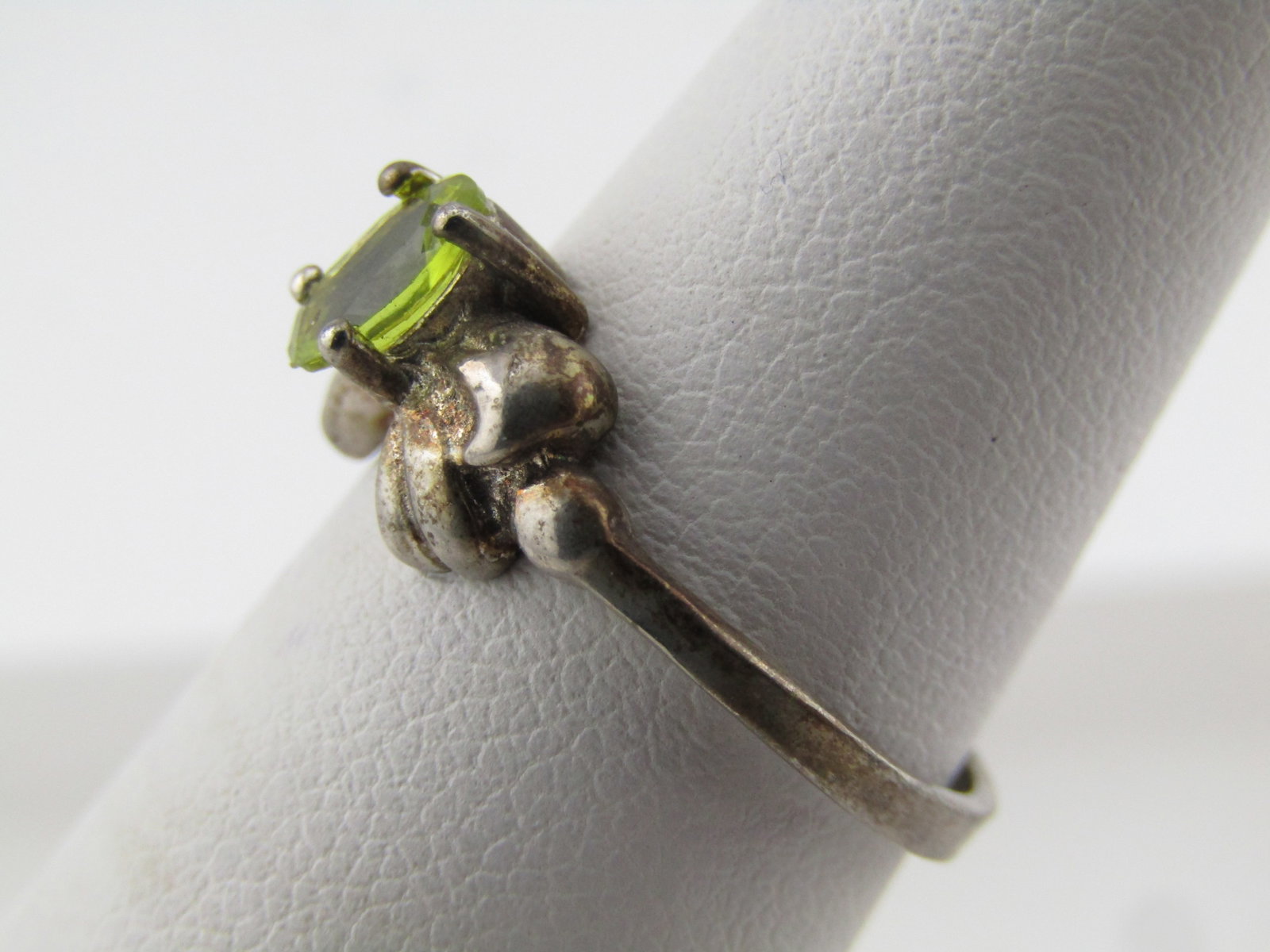 Silver Plated Green Stone Bow Ring, Sz. 6, 1980's - 9