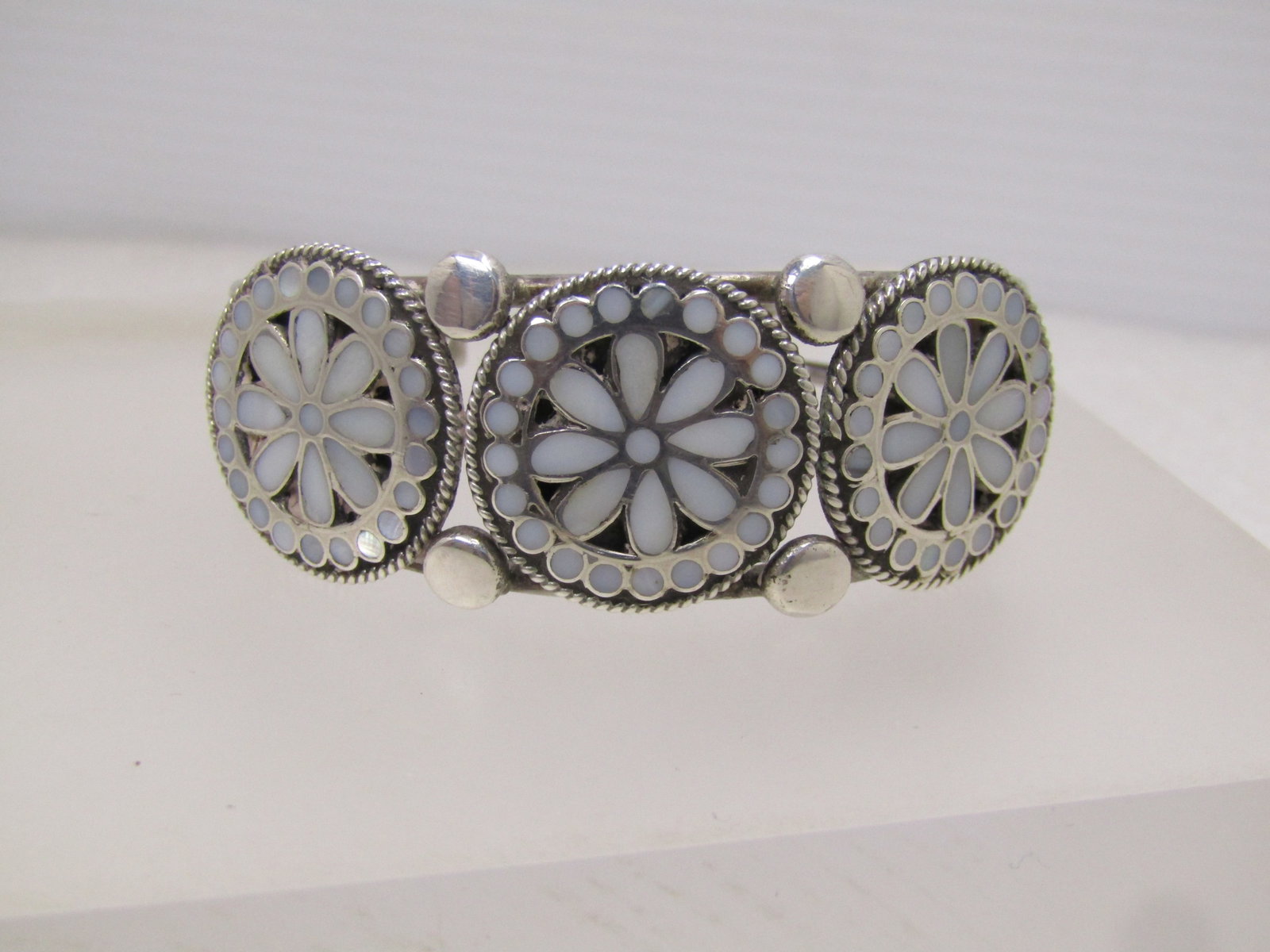 Sterling Zuni Dishta Mother-of-Pearl Cuff Bracelet, 6.5", Post Mid-Century: Sterling Zuni Dishta Mother-of-Pearl Cuff Bracelet, 6.5", Post Mid-Century, Weight is appx. 25.26 gr. This is believed to be Zuni couple, Matthew and Rosemary Lidase's piece. It is done in the exact