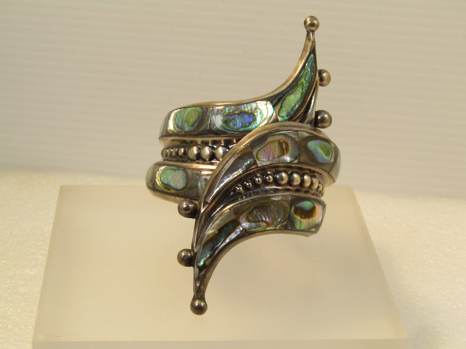 Vintage Sterling Abalone Hinged Clamper Bracelet, 6.75", 1940's-1950's, Mexico Signed F. Balladares: Vintage Sterling Abalone Hinged Clamper Bracelet, 6.75", 1940's-1950's, Mexico Signed F. Balladares. This is a sterling bracelet, marked and tests, with an appx.w eight of 37.56 grams. It has two