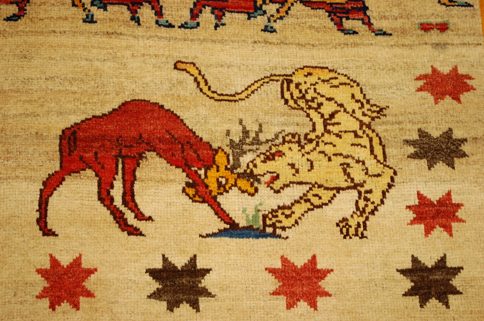 PERSIAN SHIRAZ RUG 3.9x5 - 7