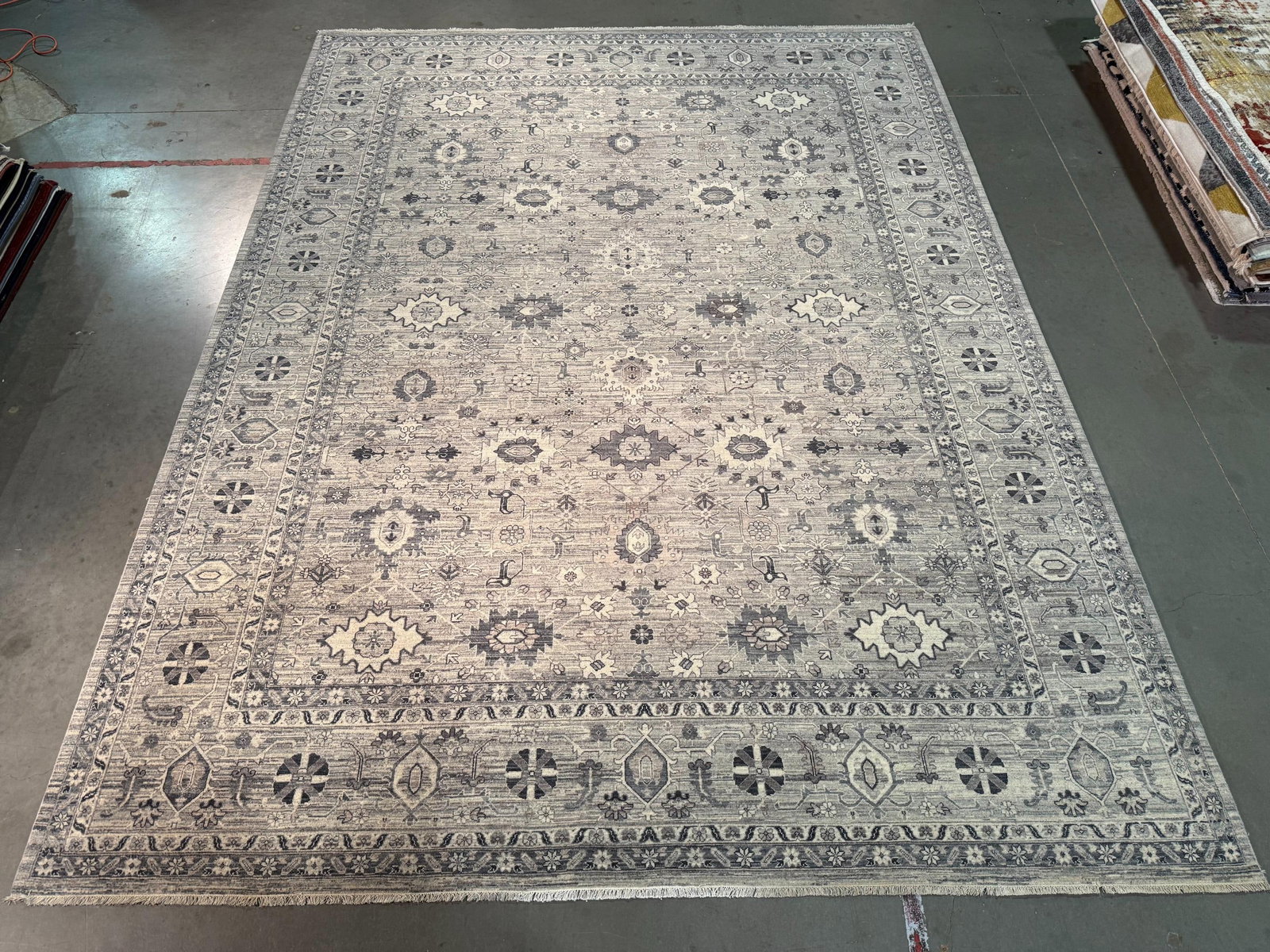 Magnificent Mahal Rug 9.1x12': Title:Magnificent Mahal Rug 9.1x12' Description:9'.1"X12' Super quality Antique reproductionMahal Design Rug, hand spun and hand knotted rug in Pakistan 100% Vegge Dye natural wool Pile in Antique fin