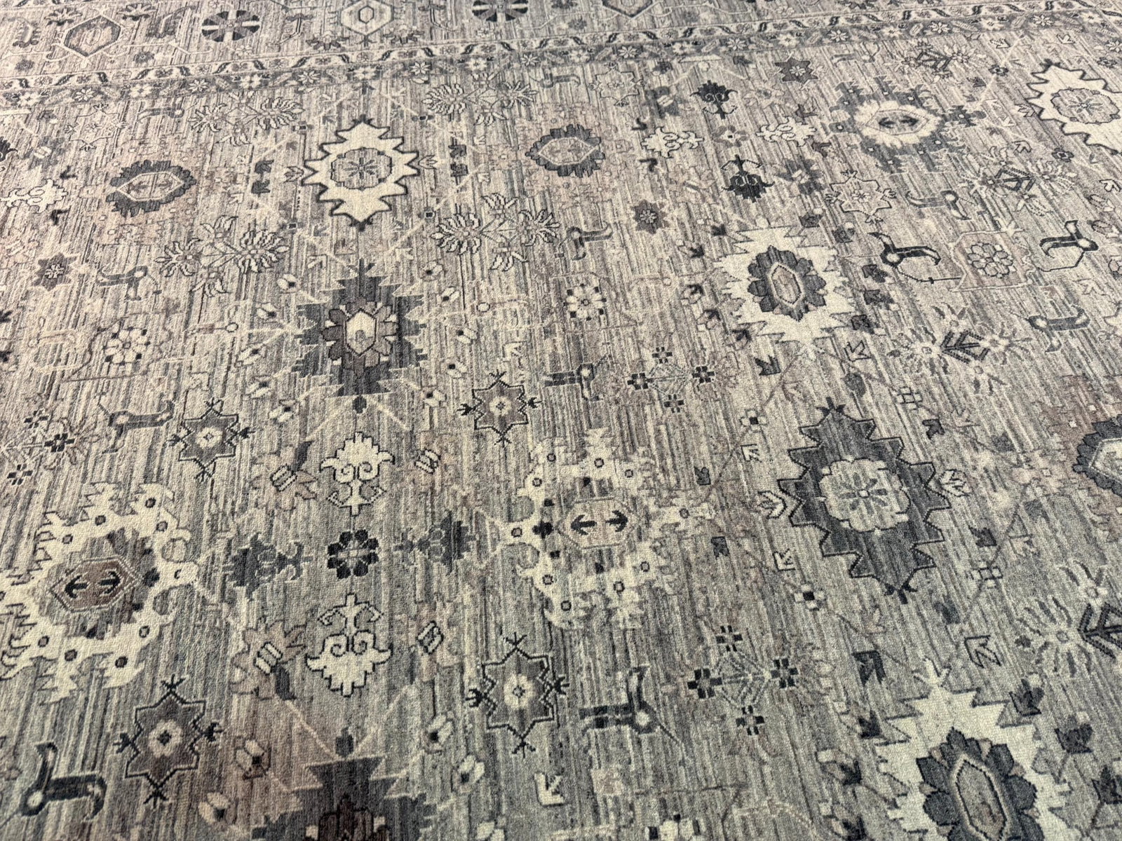 Magnificent Mahal Rug 9.1x12' - 2