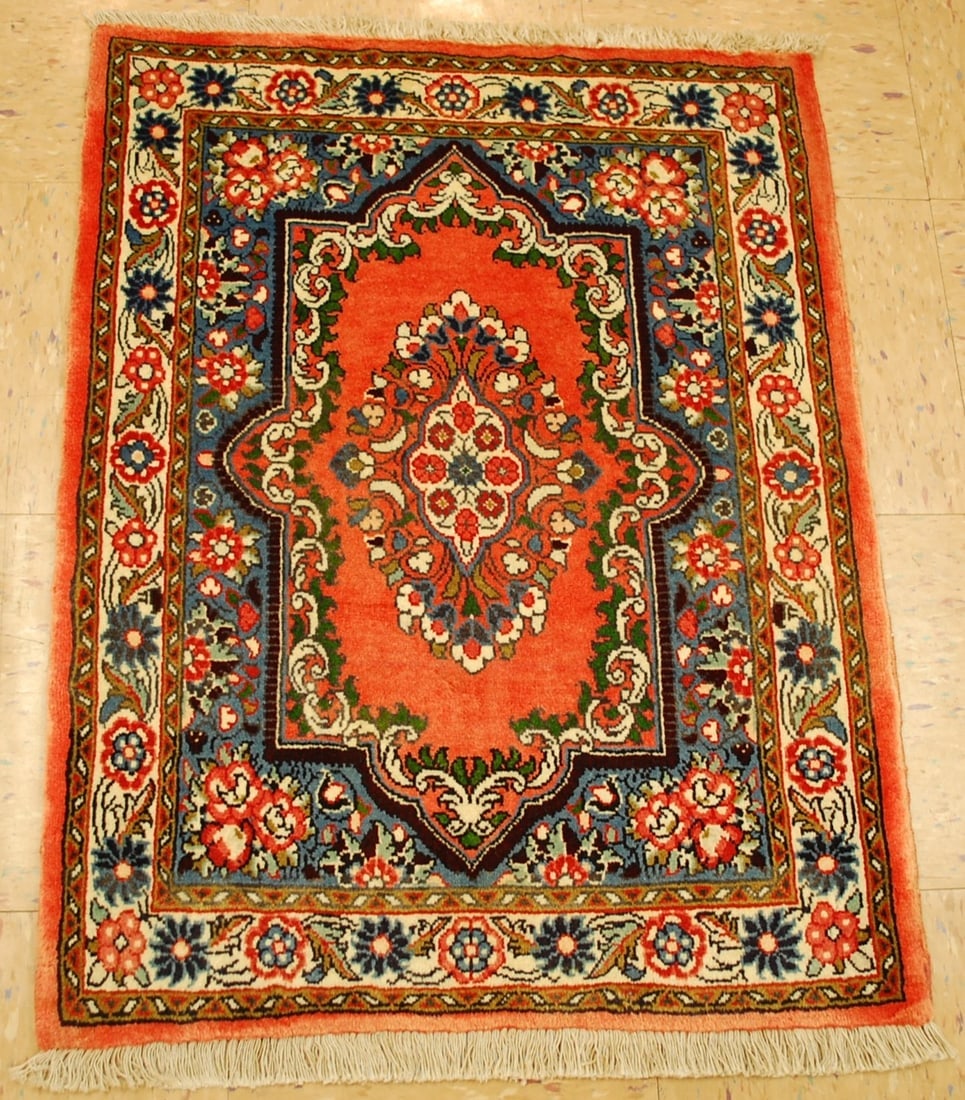 Persian SARUK RUG 2'2" x 2'9": Title: Persian SARUK RUG 2'2" x 2'9" Descritpion:OLD, ANTIQUE DETAILED FINE AUTHENTIC HAND KNOTTED PERSIAN SARUK RUG.....HIGH KPSI........ size is 2'2" x 2'9"..... .......colors including Blues,Reds,O