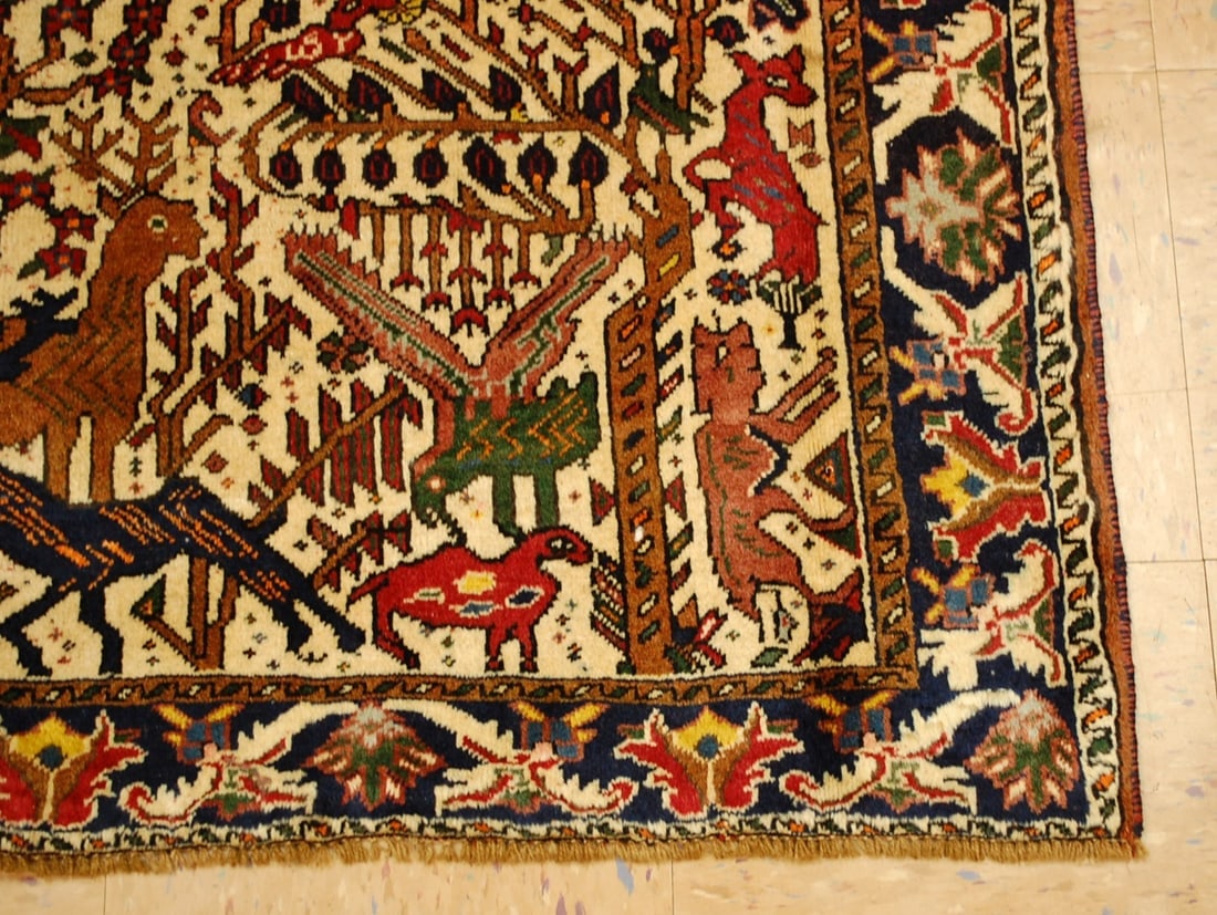 PERSIAN SHIRAZ RUG 3'10" x 5'10" - 2