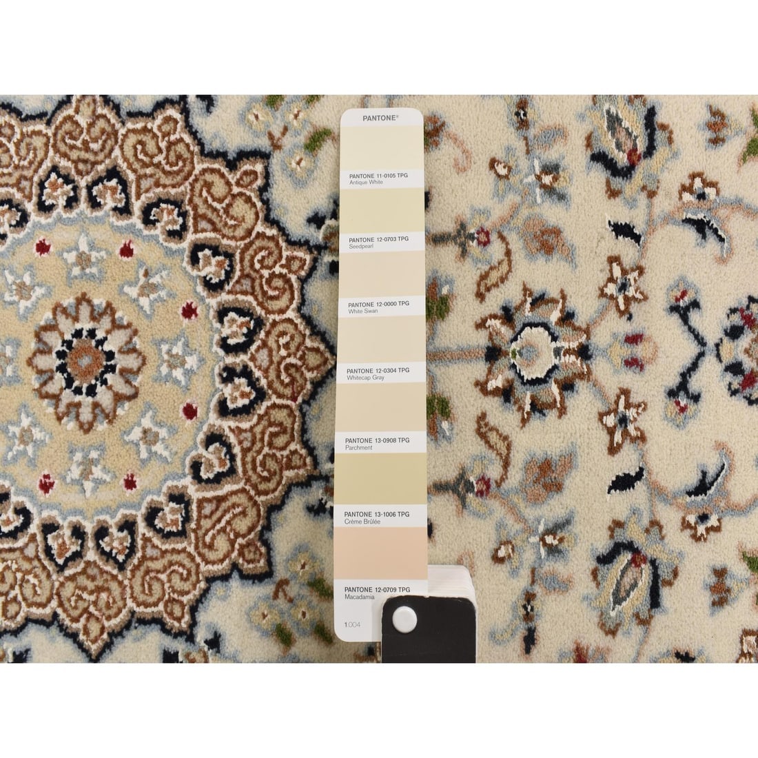 Swan White Nain with Center Motif Flower Design Runner Oriental Rug - 5