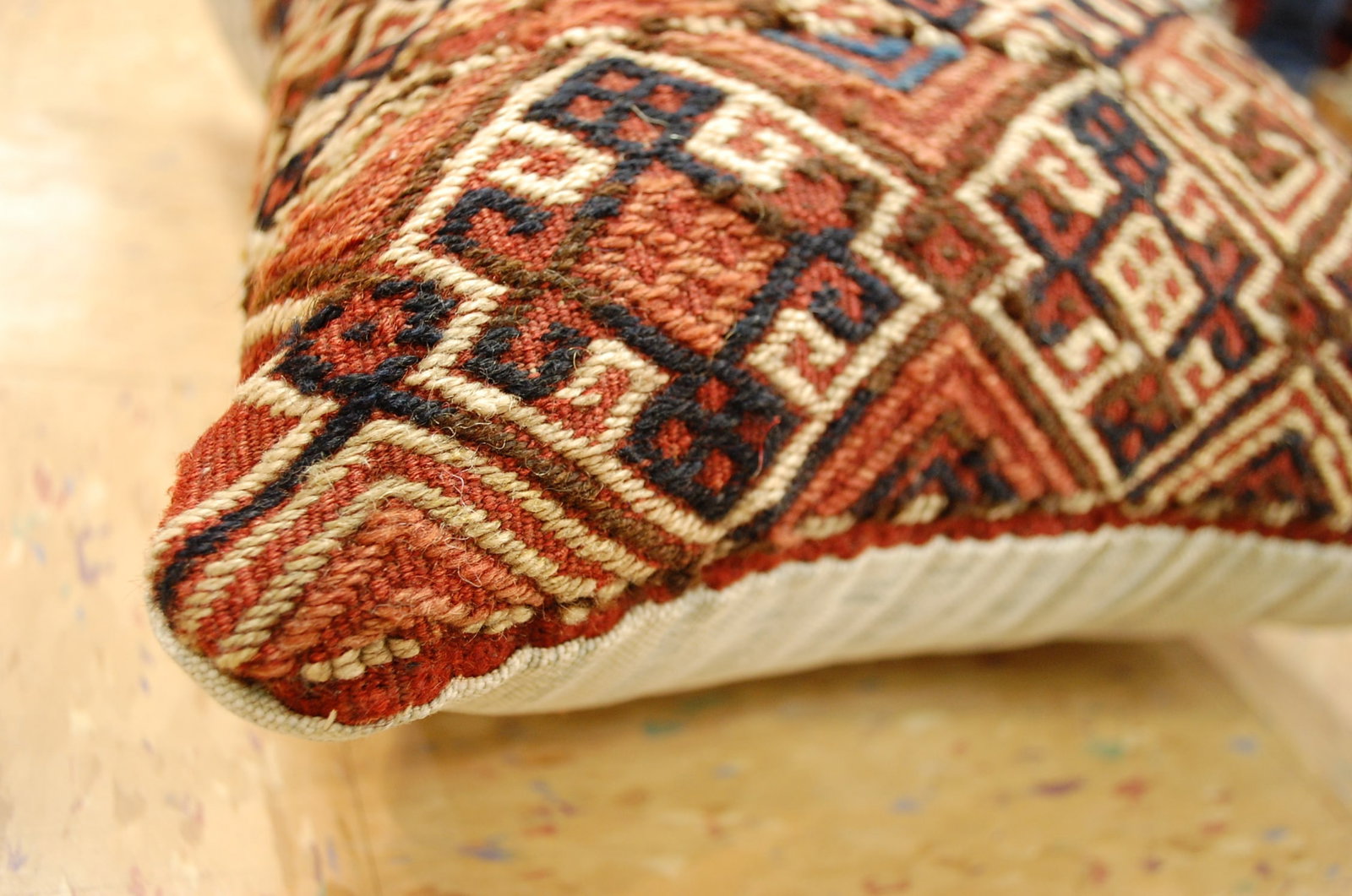 Hand-Made Pillow Cushion Rug 1'6" x 1' 8" - 3