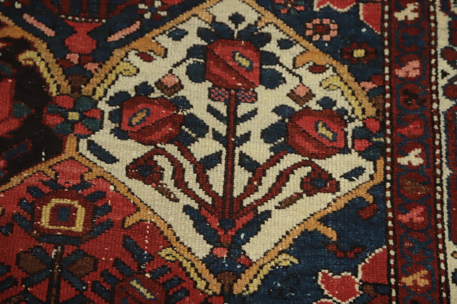 Antique Vegetable Dye Bakhtiari Persian Rug 5x6 - 9