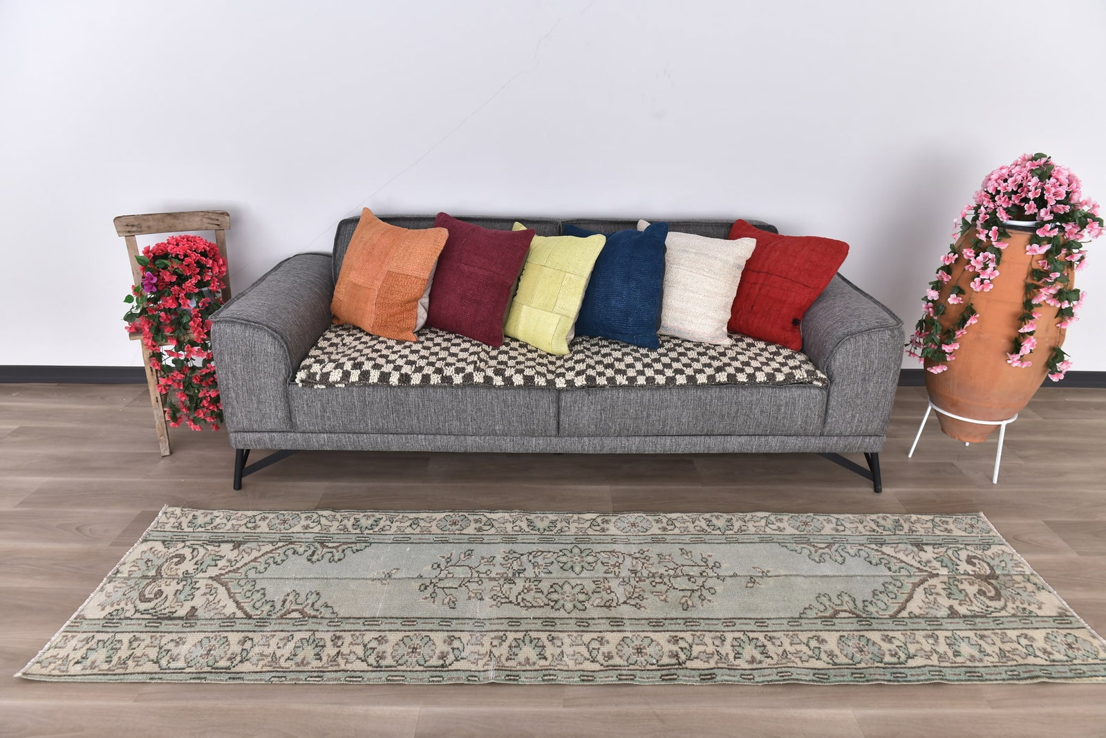 2'5'' x 8'10'' Turkish Vintage Runner Rug - 25040: Title: 2'5'' x 8'10'' Turkish Vintage Runner Rug - 25040 Description:2'5'' x 8'10'' Turkish Vintage Runner Rug - 25040 Origin:Turkiye Date/Period:1960-90 Materials:Wool,Cotton Dimension:2'5''x8'10'' f