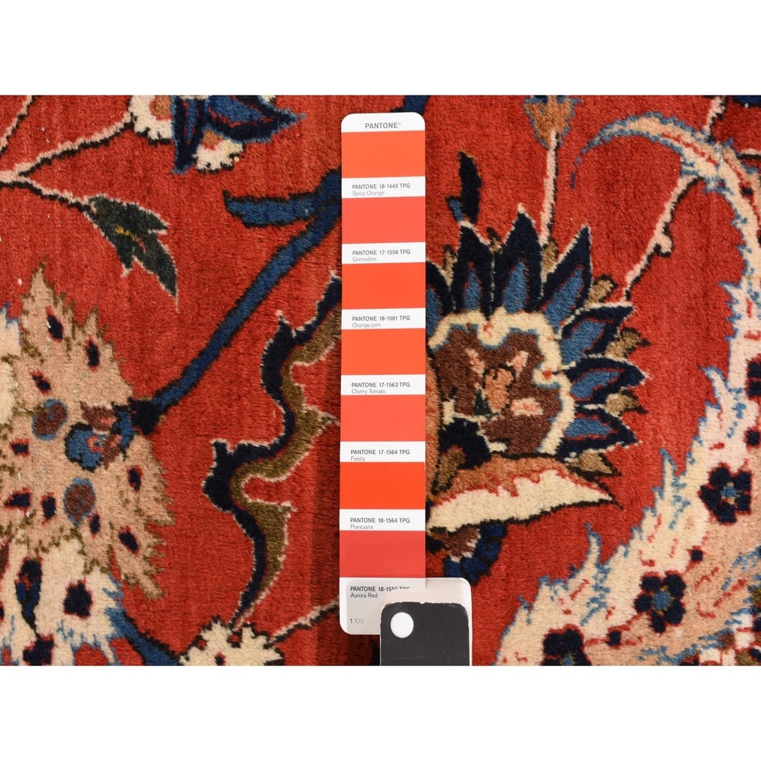Red Vintage Persian Isfahan Classic Medallion Hand Knotted Wool Rug - 7