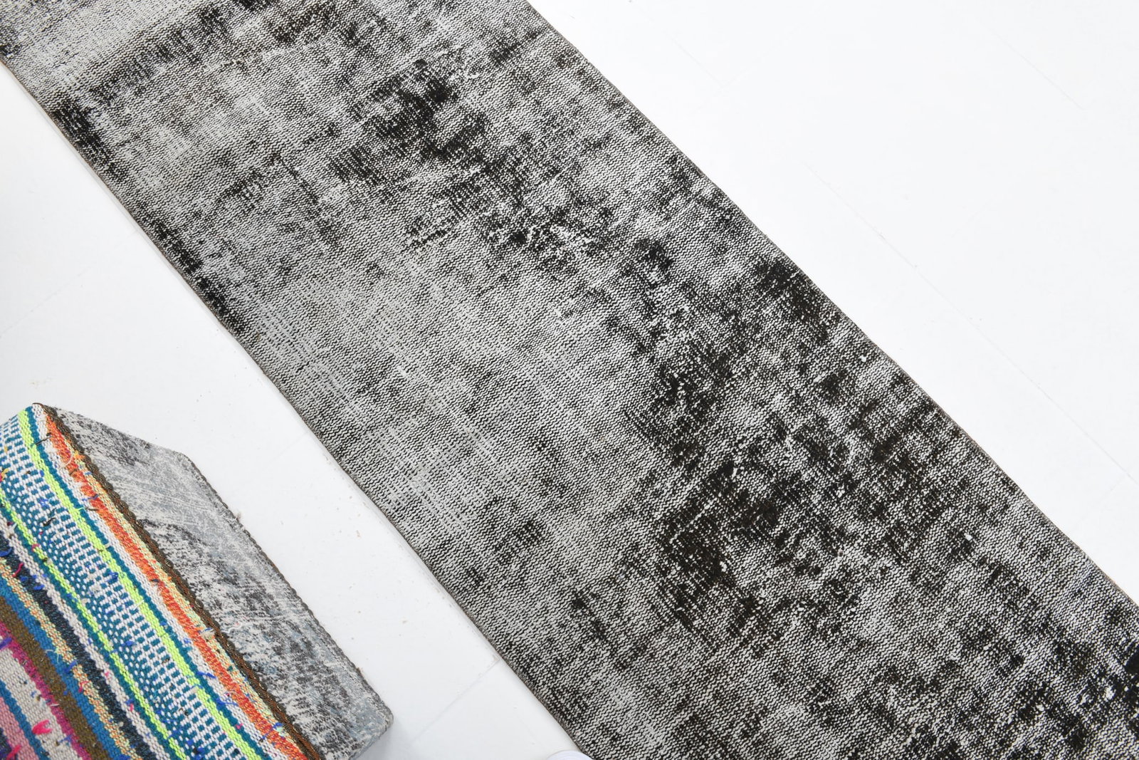 2'2'' x 9'4'' Handmade Vintage Wool Rug - 7051 - 10