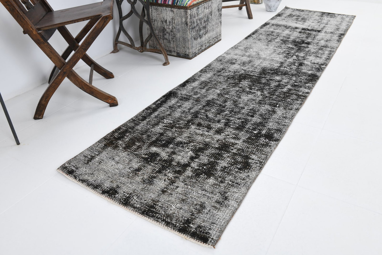 2'2'' x 9'4'' Handmade Vintage Wool Rug - 7051 - 7