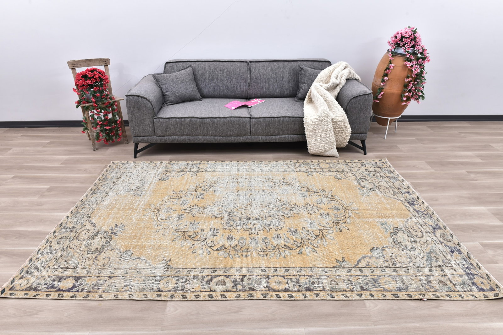 5'6'' x 8'6'' Handmade Vintage Wool Rug - 242356: Title: 5'6'' x 8'6'' Handmade Vintage Wool Rug - 242356 Description:5'6'' x 8'6'' Handmade Vintage Wool Rug - 242356 Origin:Turkiye Date/Period:1960-90 Materials:Wool,Cotton Dimension:5'6''x8'6'' ft, 